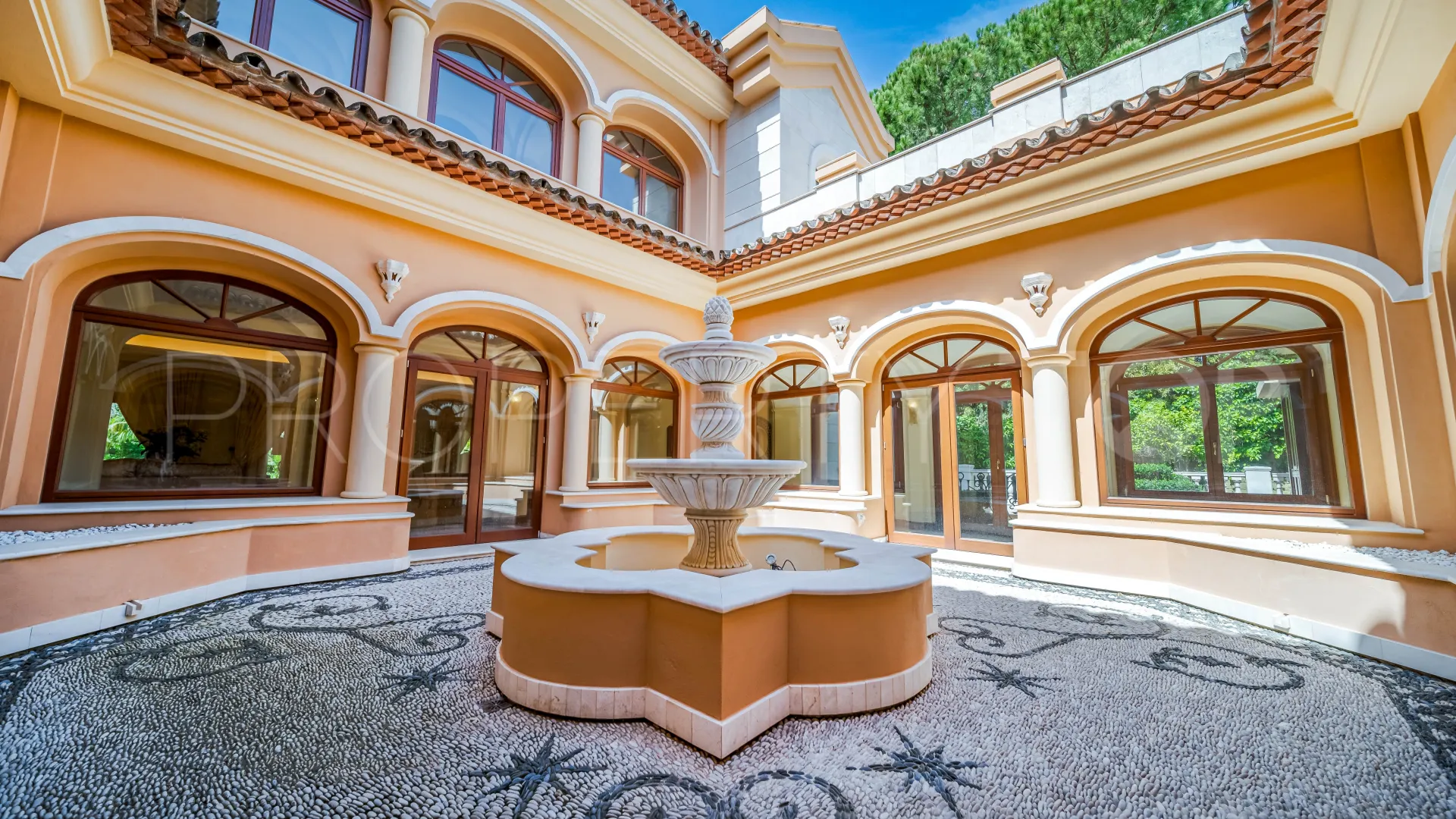 For sale Guadalmina Baja villa with 8 bedrooms