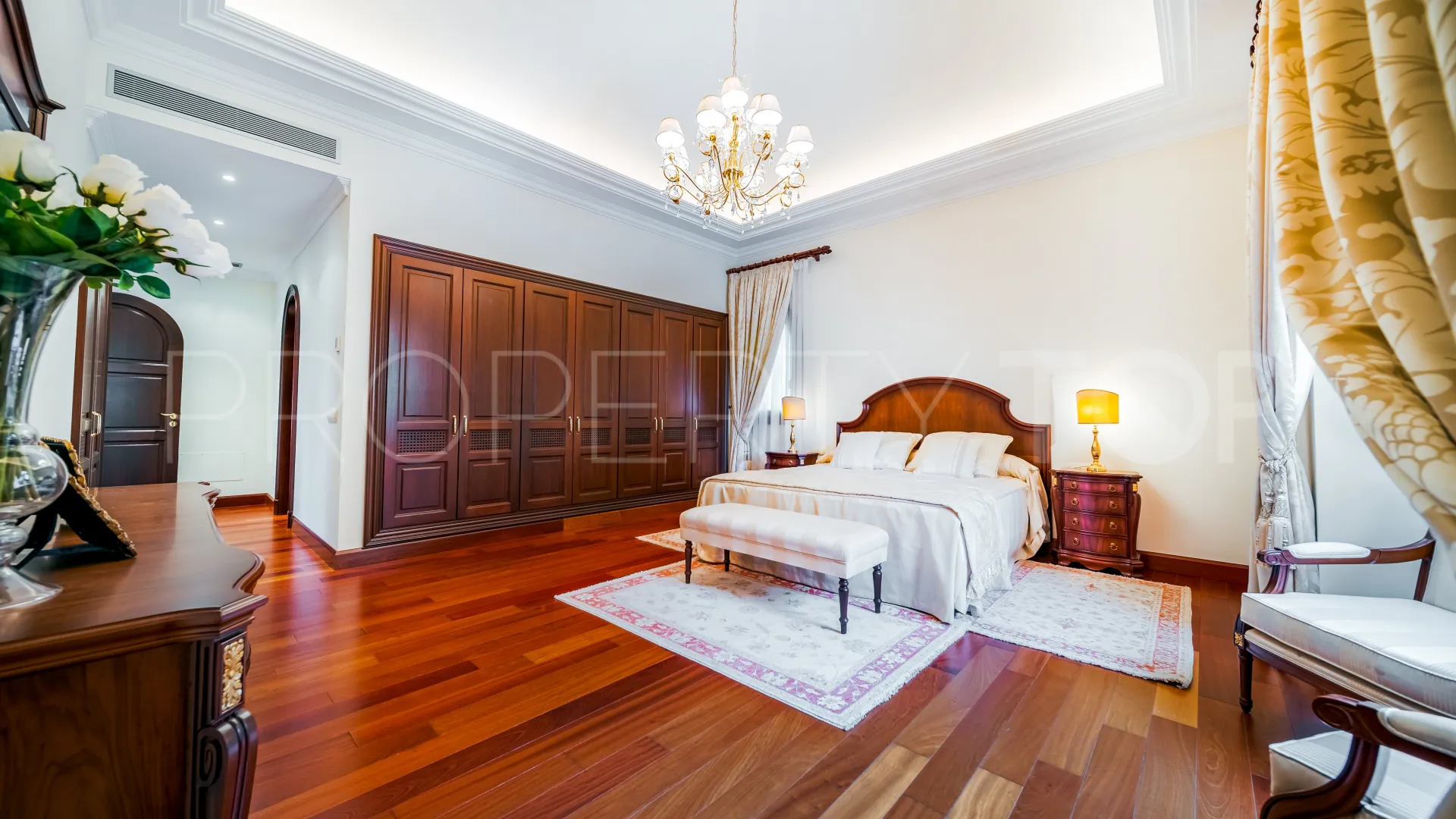 For sale Guadalmina Baja villa with 8 bedrooms