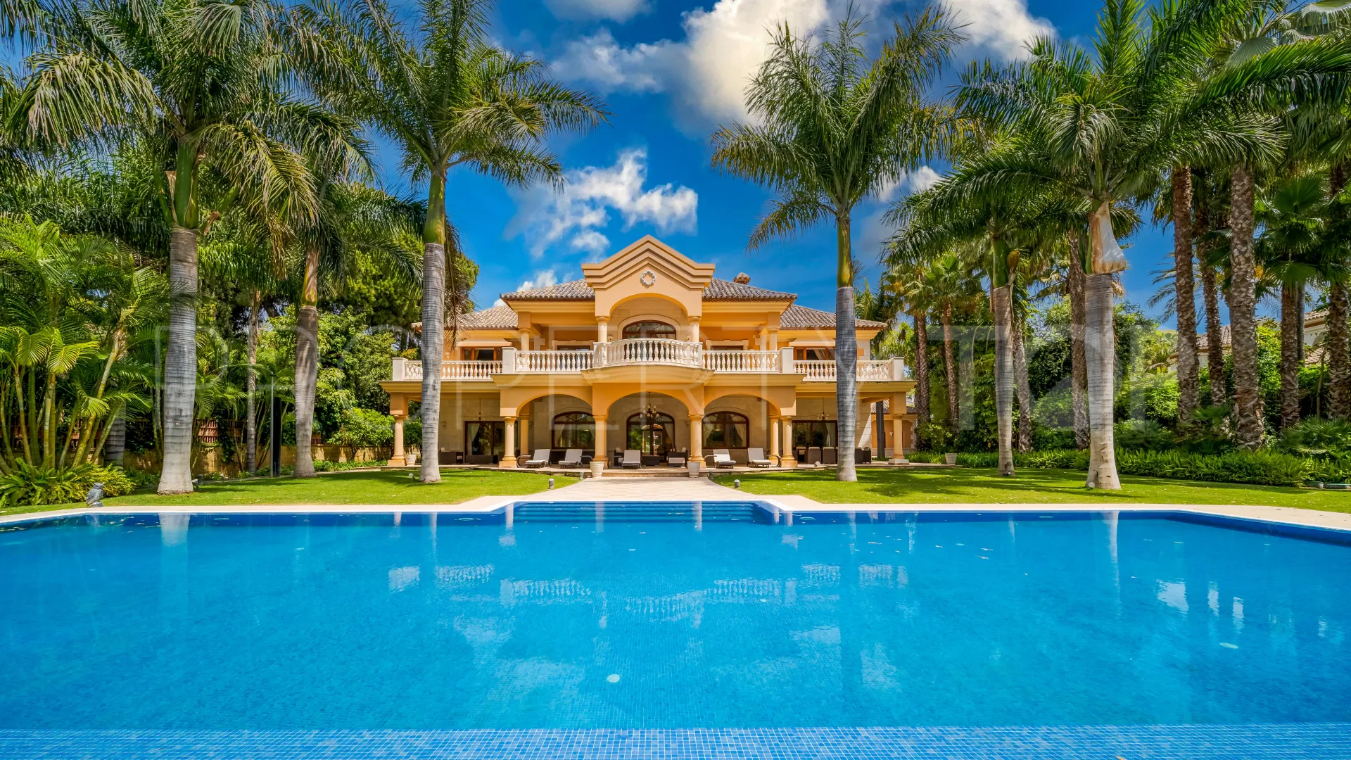 For sale Guadalmina Baja villa with 8 bedrooms