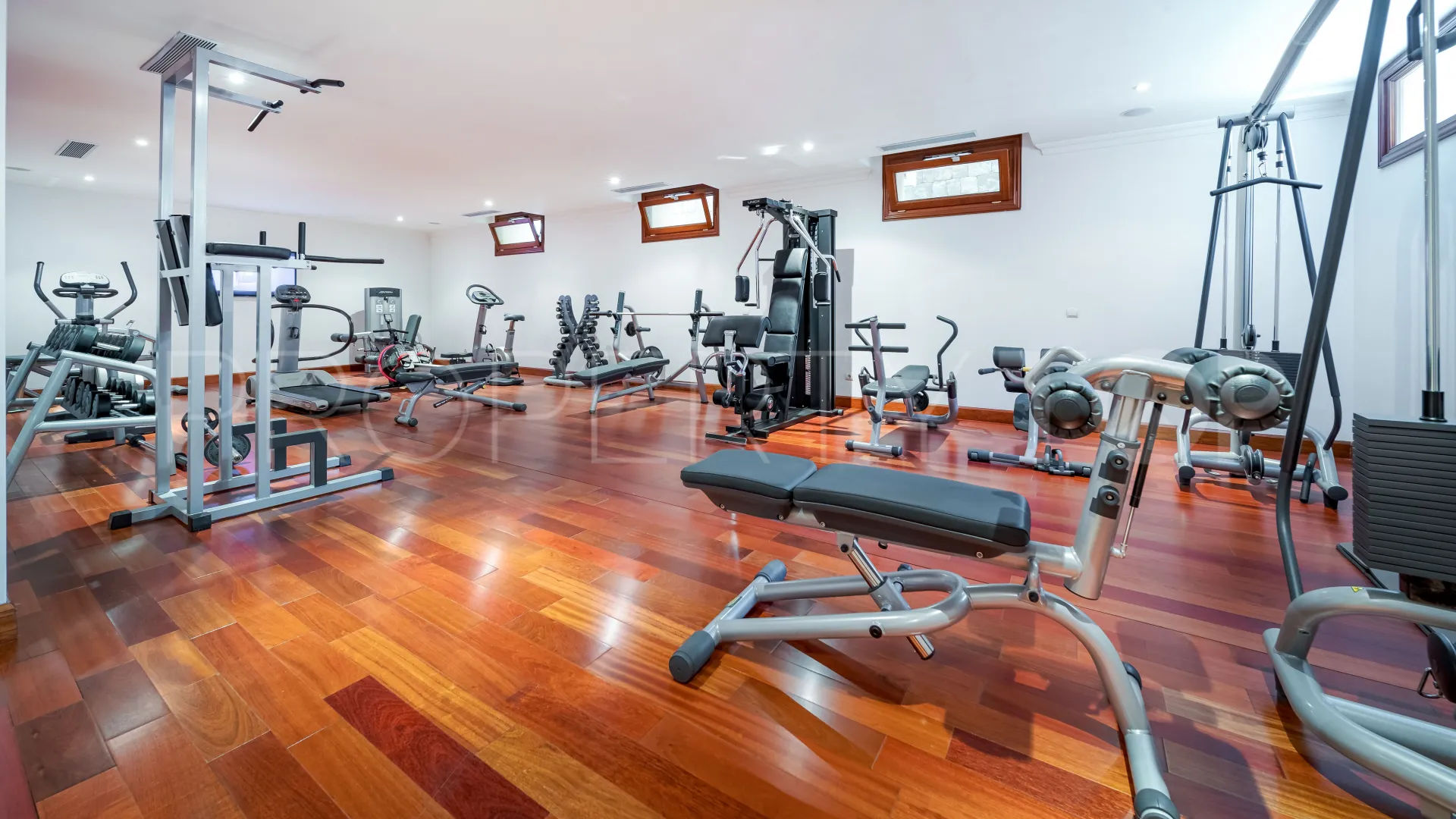 For sale Guadalmina Baja villa with 8 bedrooms