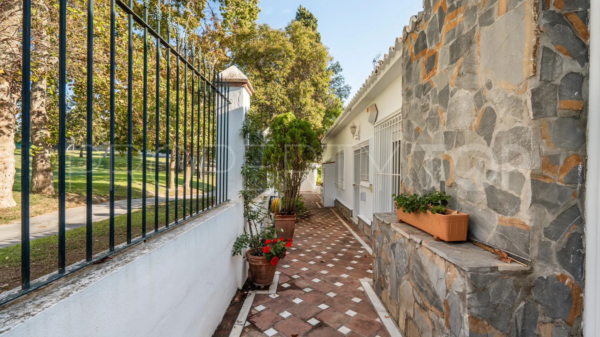 For sale villa with 3 bedrooms in Guadalmina Alta