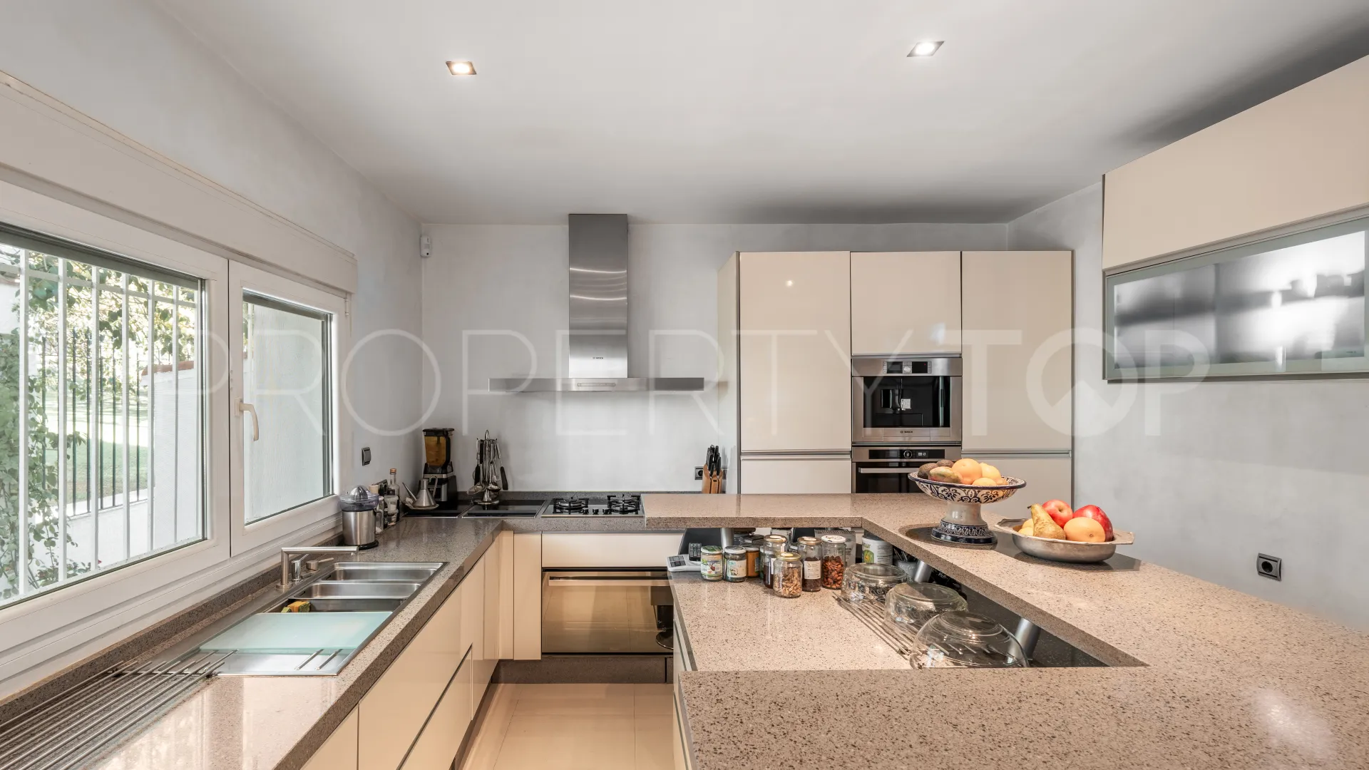For sale villa with 3 bedrooms in Guadalmina Alta