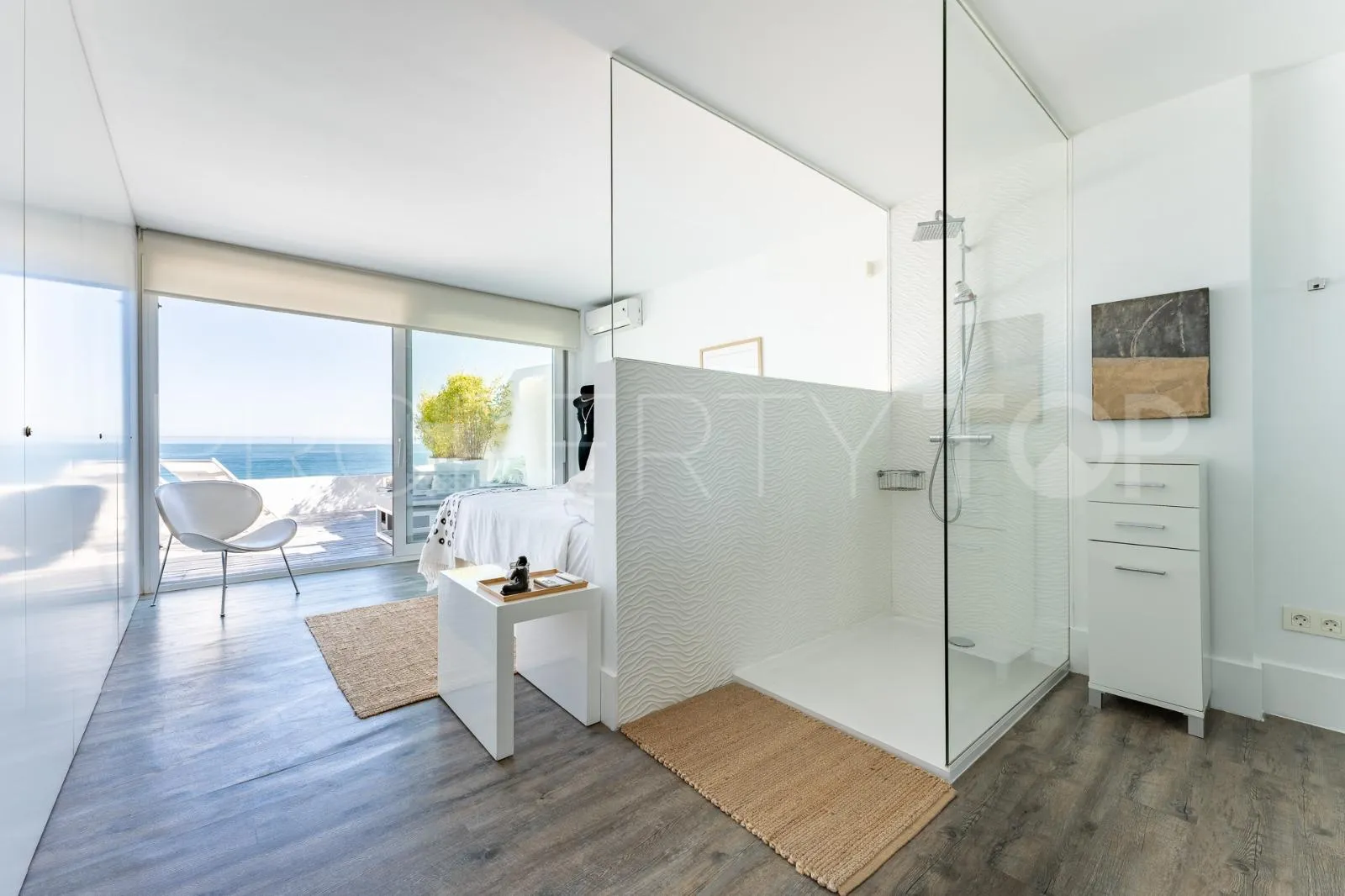 Duplex penthouse for sale in Calahonda Playa with 2 bedrooms