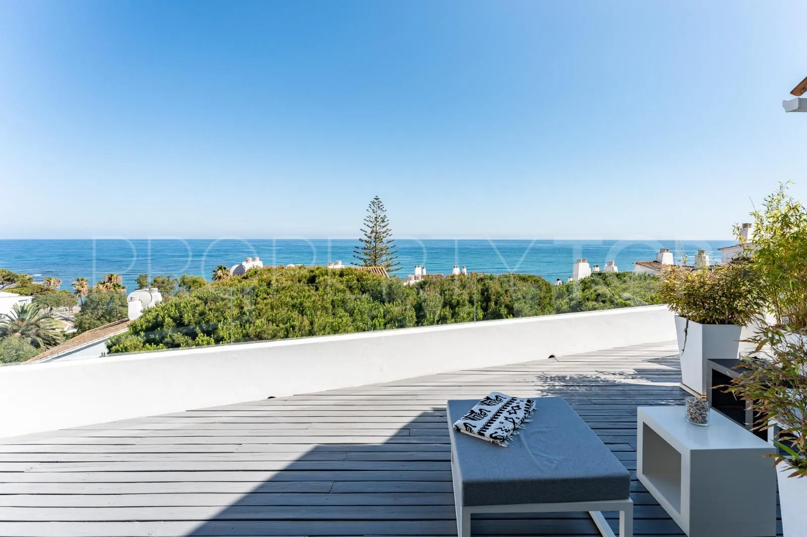 Duplex penthouse for sale in Calahonda Playa with 2 bedrooms