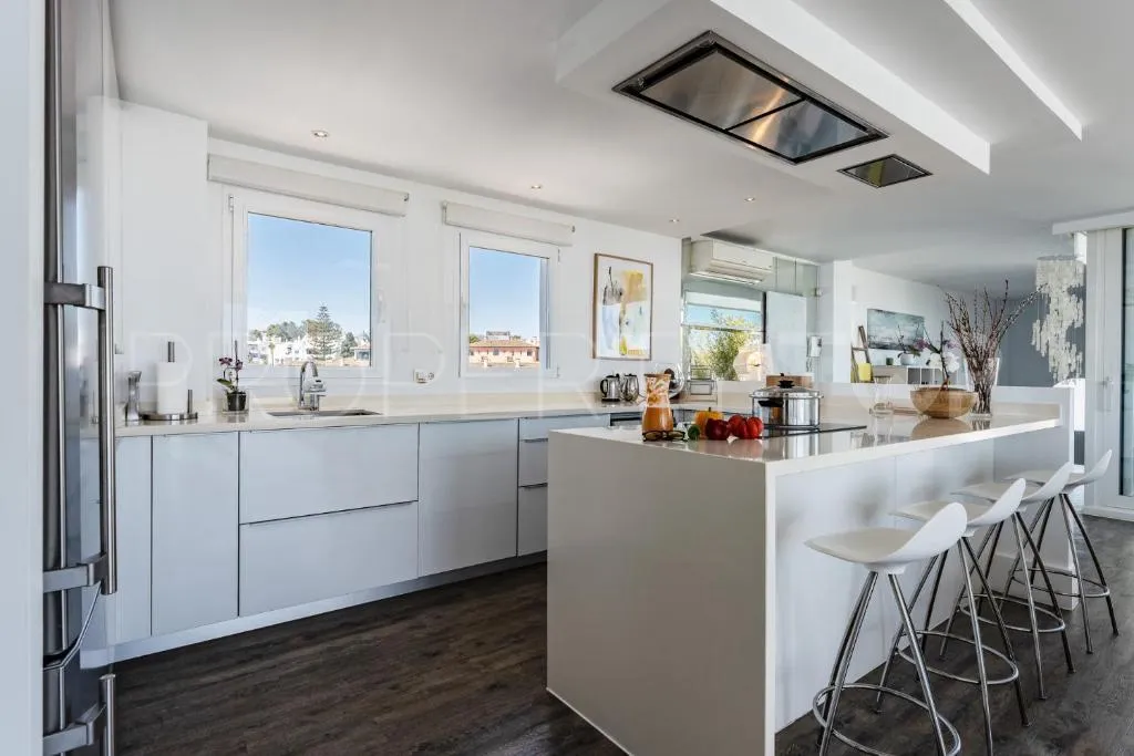 Duplex penthouse for sale in Calahonda Playa with 2 bedrooms