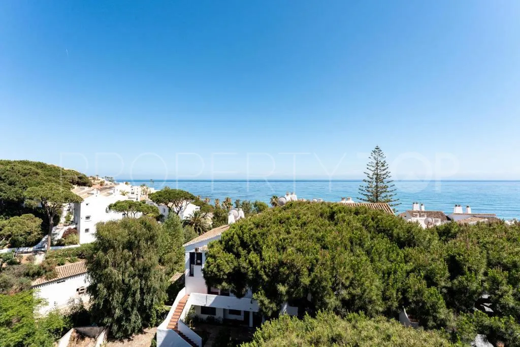 Duplex penthouse for sale in Calahonda Playa with 2 bedrooms
