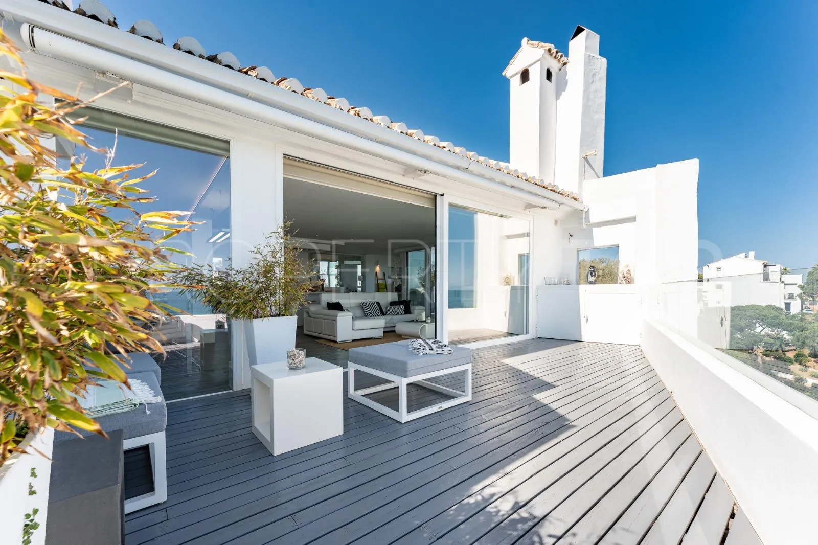 Duplex penthouse for sale in Calahonda Playa with 2 bedrooms