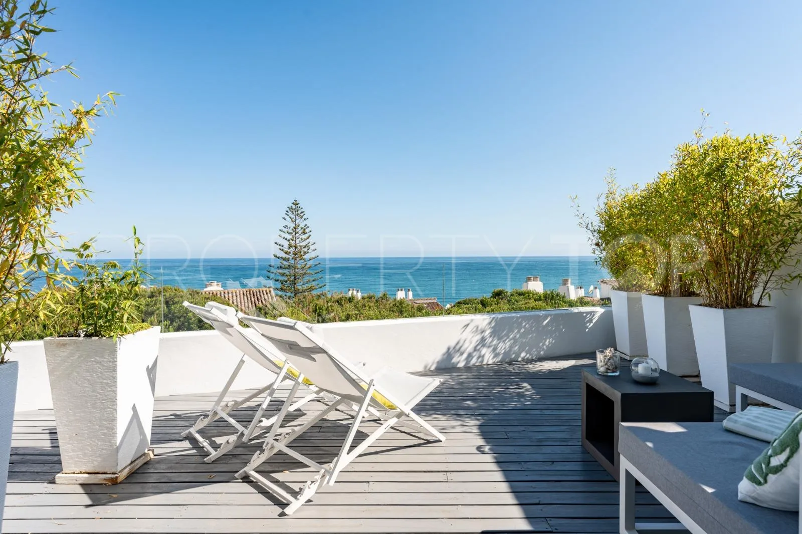 Duplex penthouse for sale in Calahonda Playa with 2 bedrooms