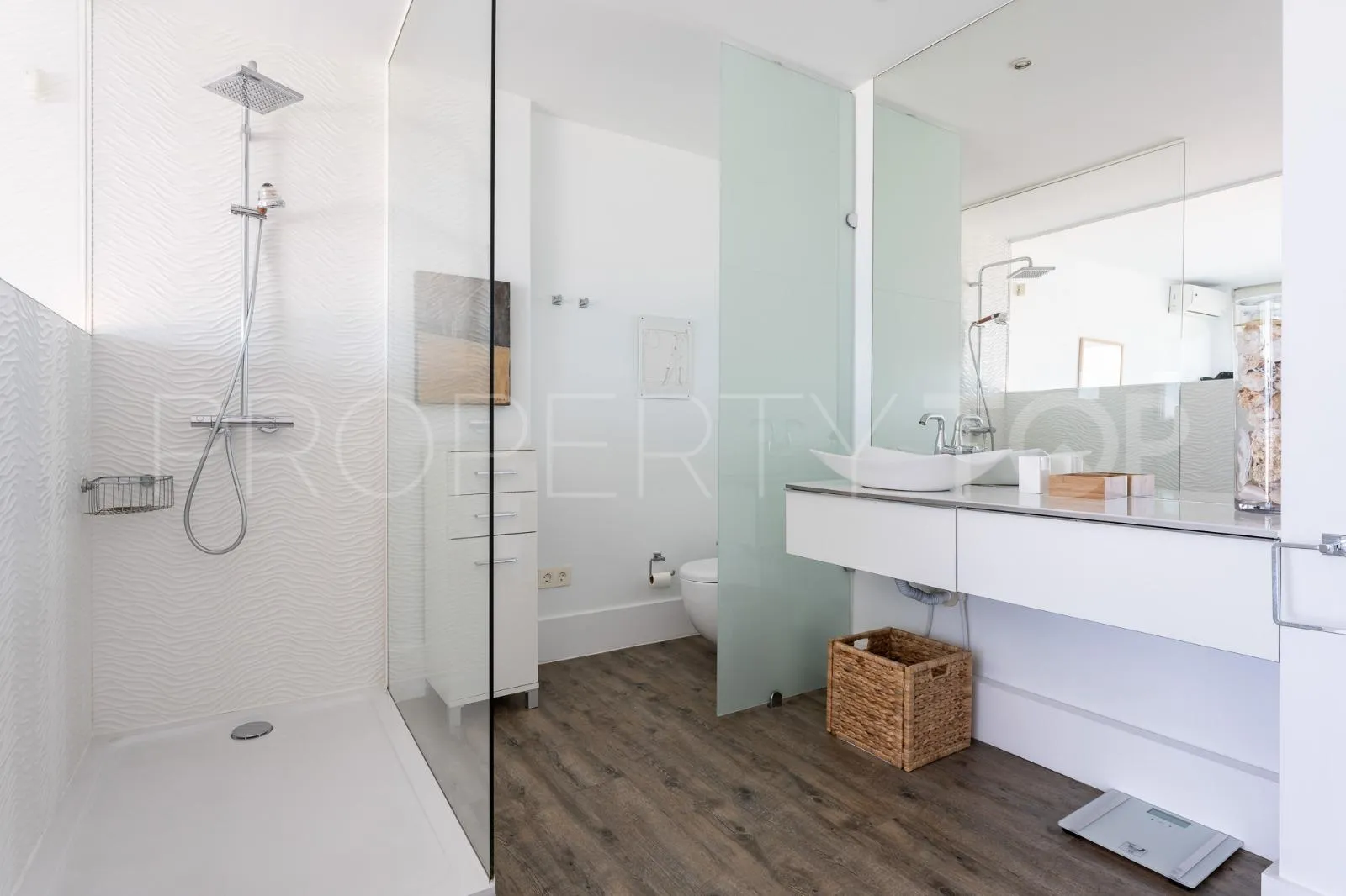 Duplex penthouse for sale in Calahonda Playa with 2 bedrooms