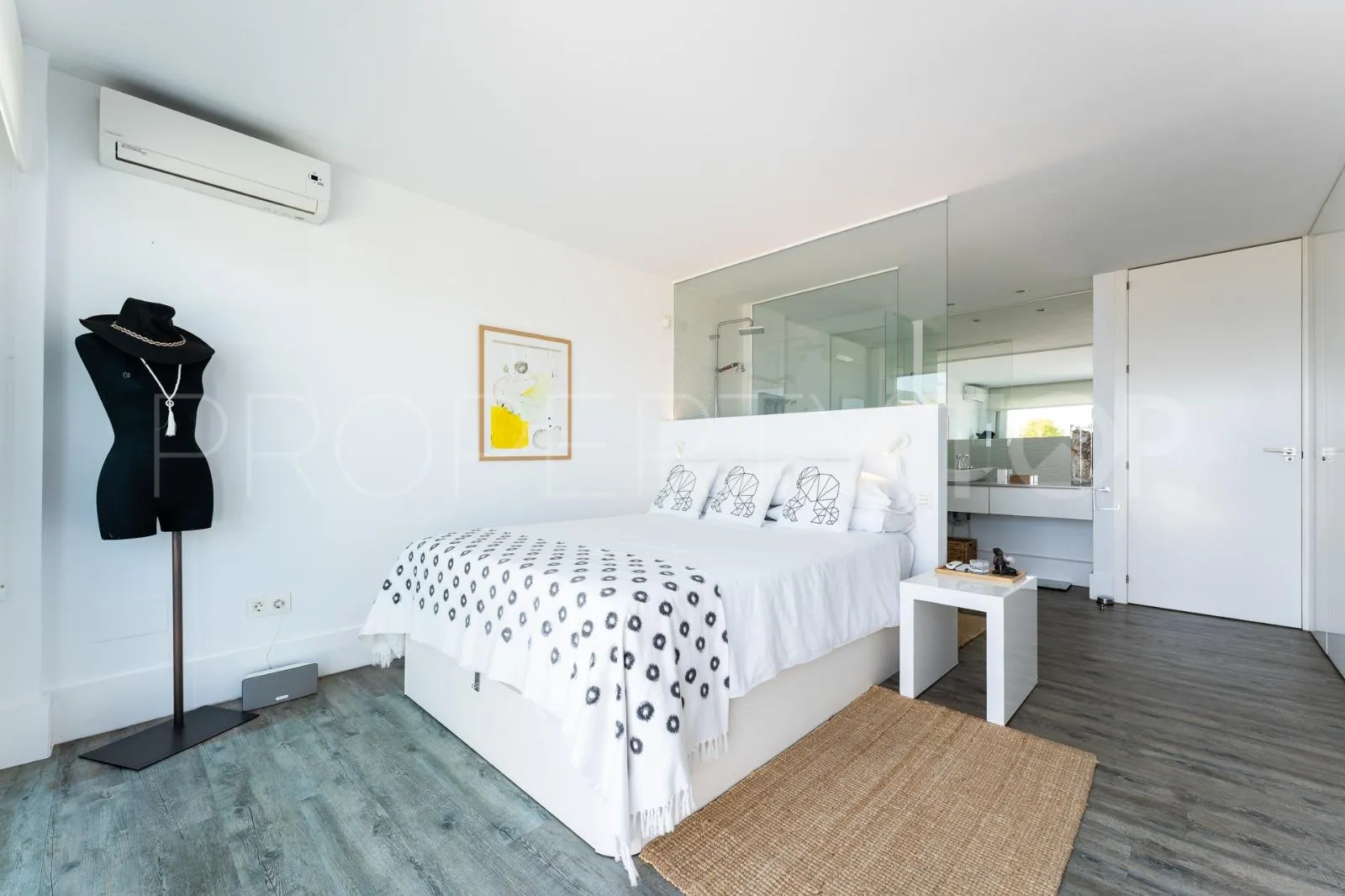 Duplex penthouse for sale in Calahonda Playa with 2 bedrooms