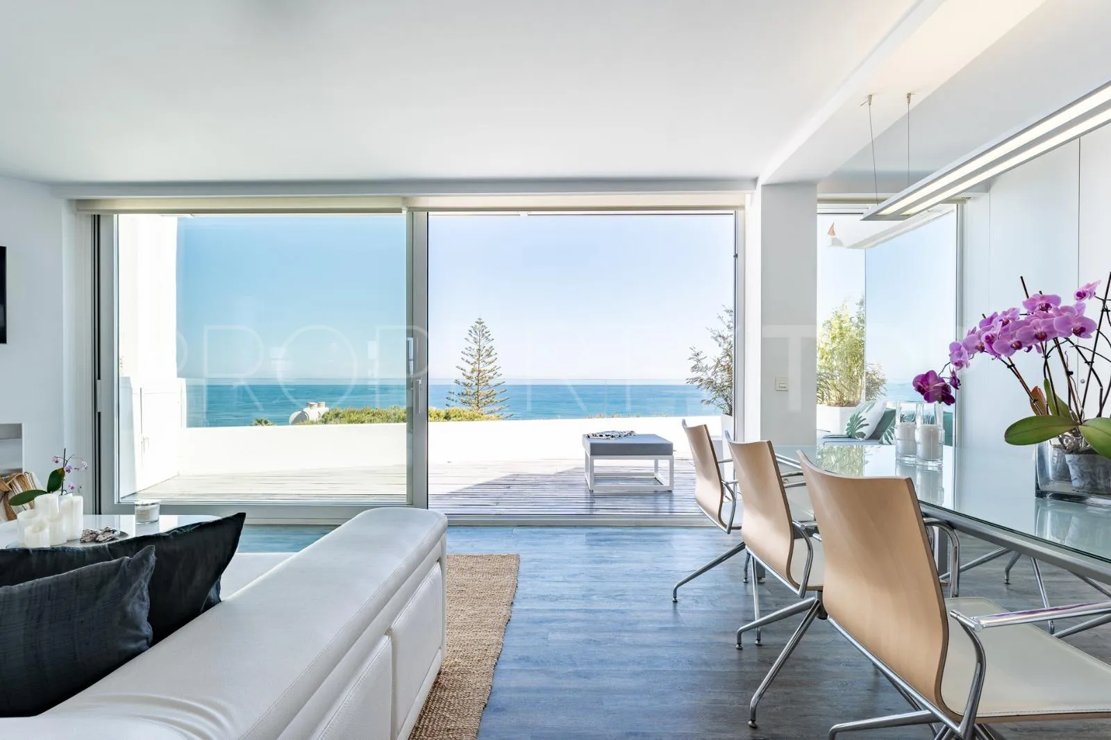 Duplex penthouse for sale in Calahonda Playa with 2 bedrooms
