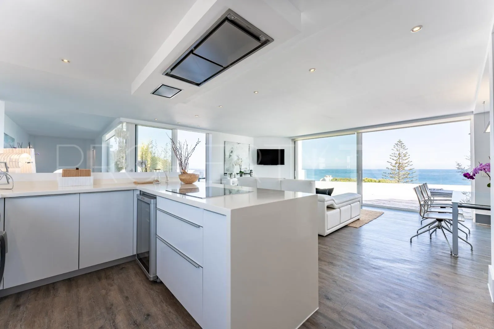 Duplex penthouse for sale in Calahonda Playa with 2 bedrooms