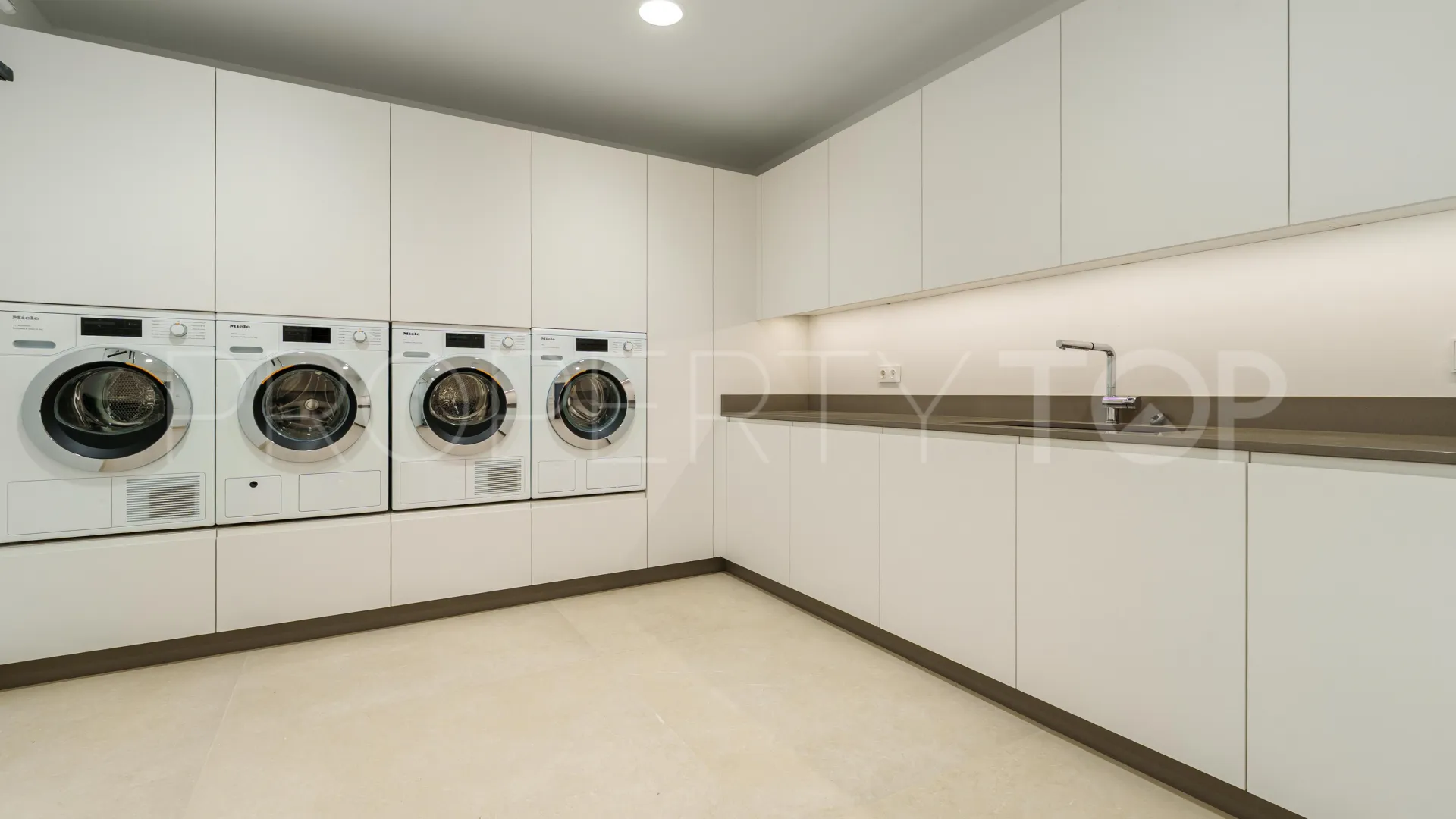 Villa a la venta en The Hills con 5 dormitorios