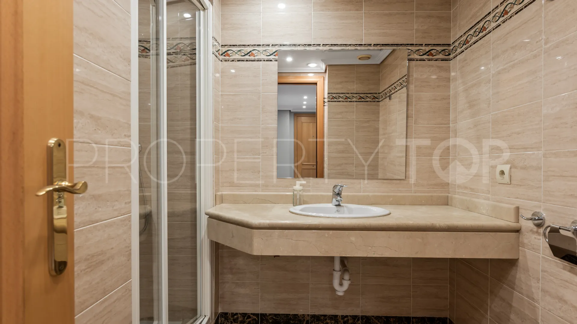 Ático de 2 dormitorios en venta en Selwo Hills