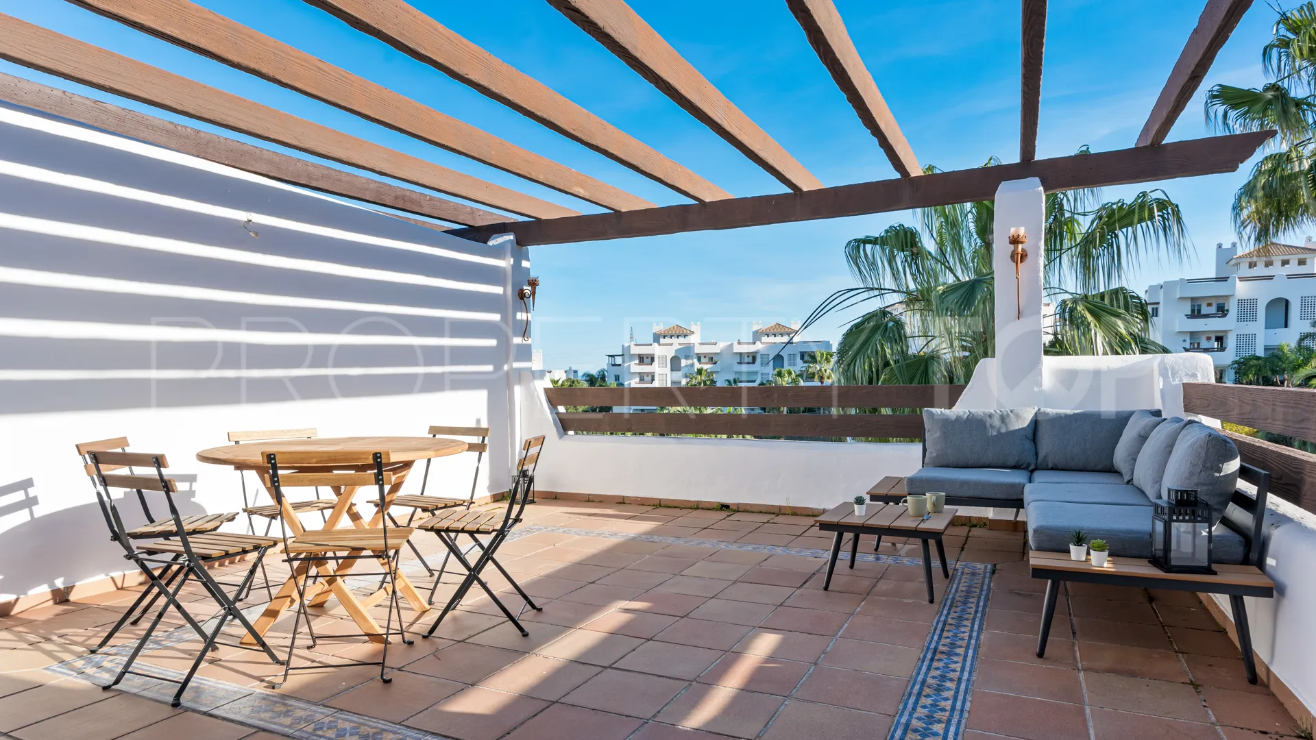 Ático de 2 dormitorios en venta en Selwo Hills