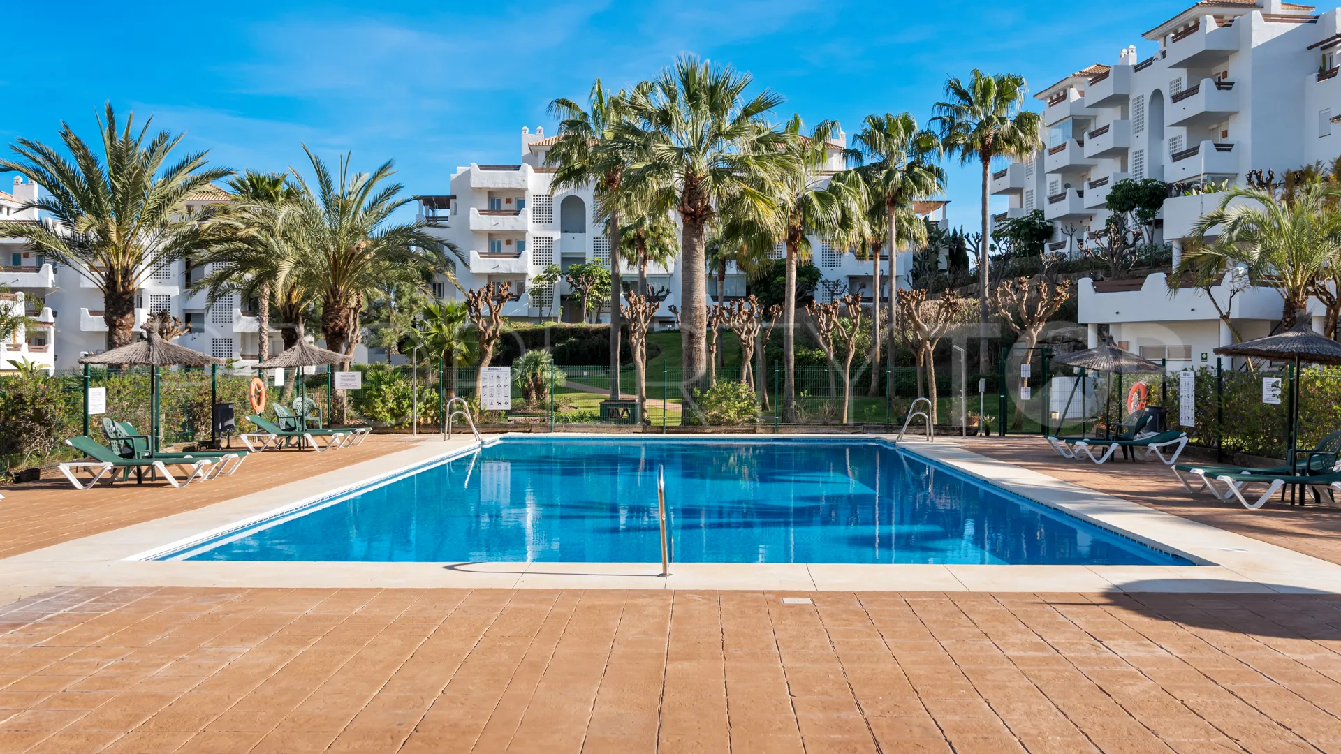 Ático de 2 dormitorios en venta en Selwo Hills