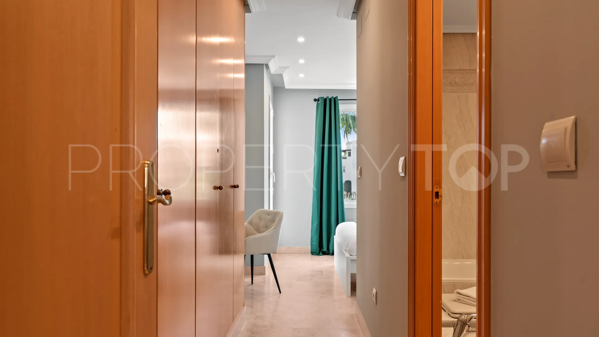 Ático de 2 dormitorios en venta en Selwo Hills