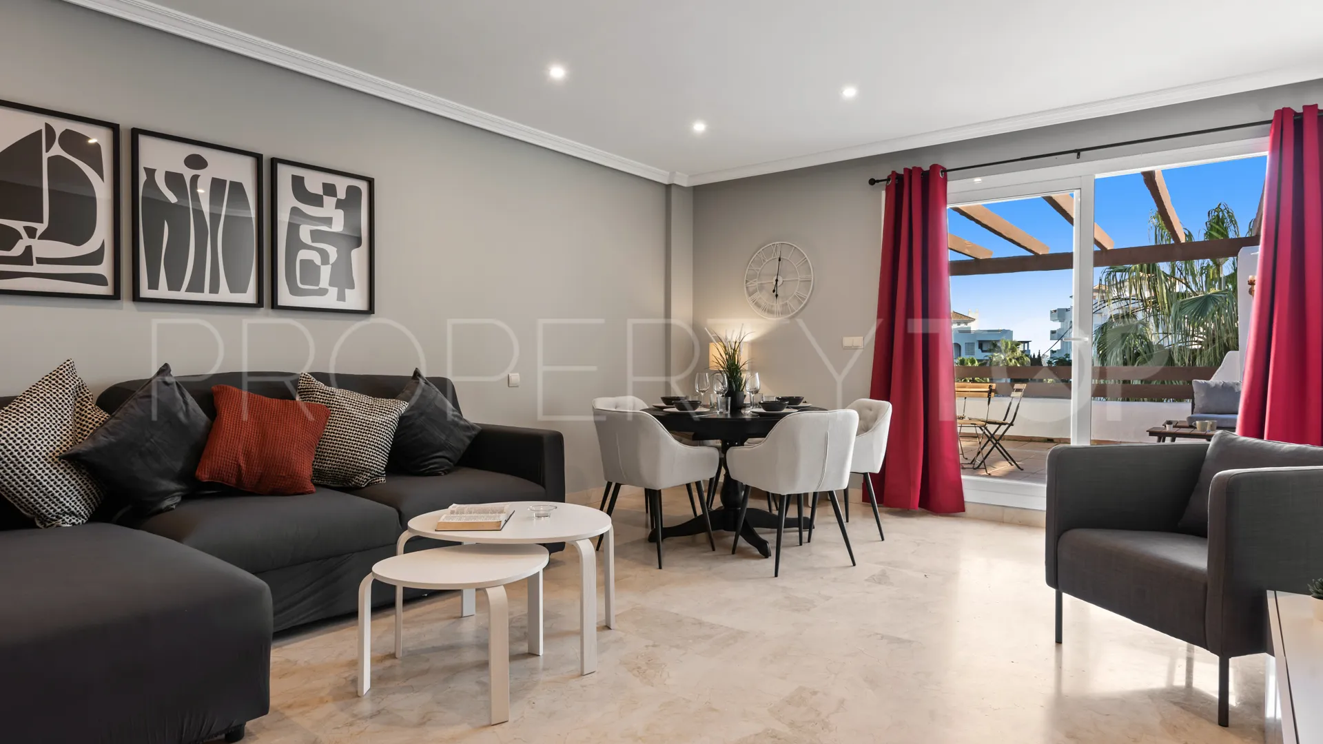 Ático de 2 dormitorios en venta en Selwo Hills