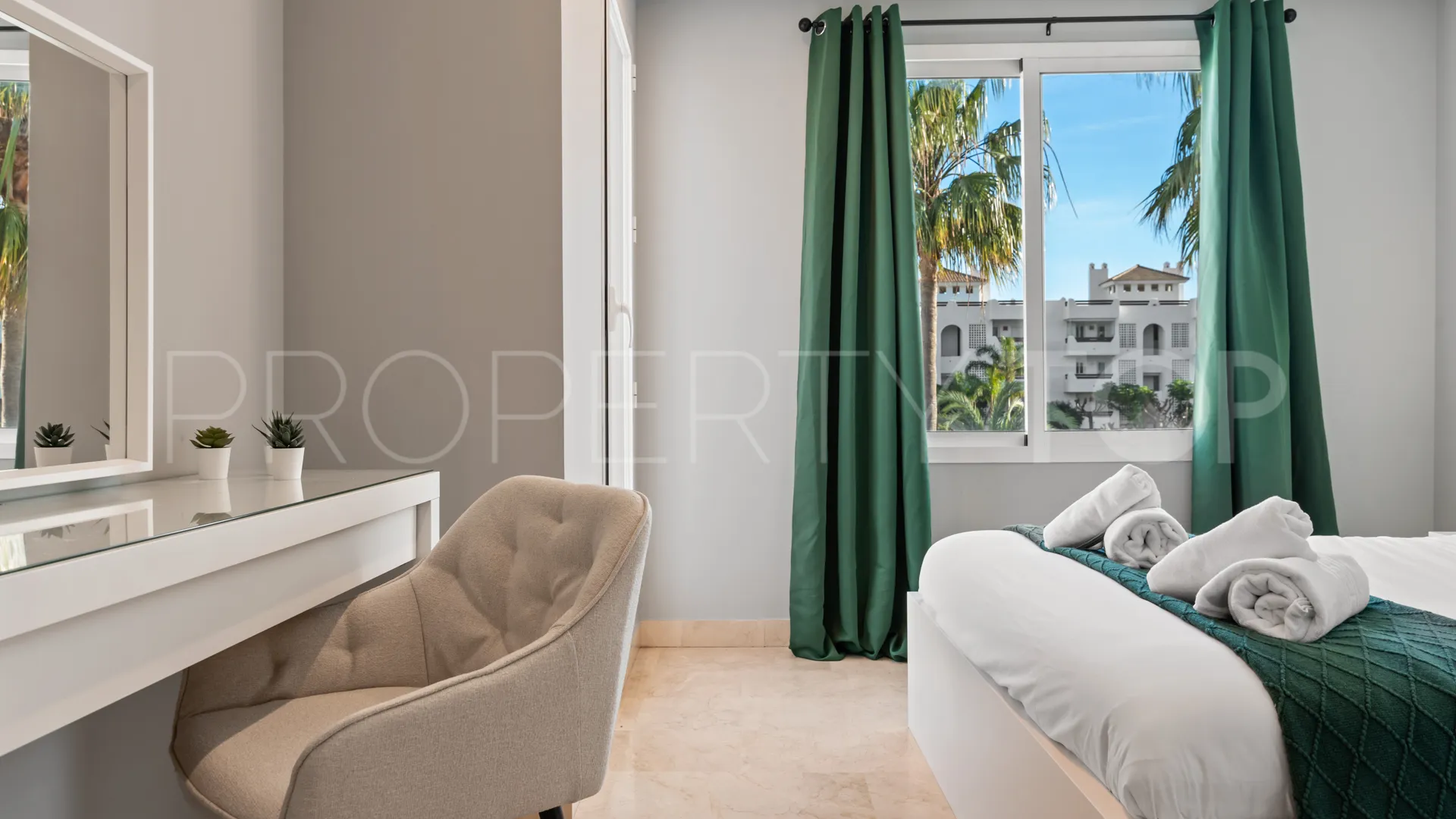 Ático de 2 dormitorios en venta en Selwo Hills