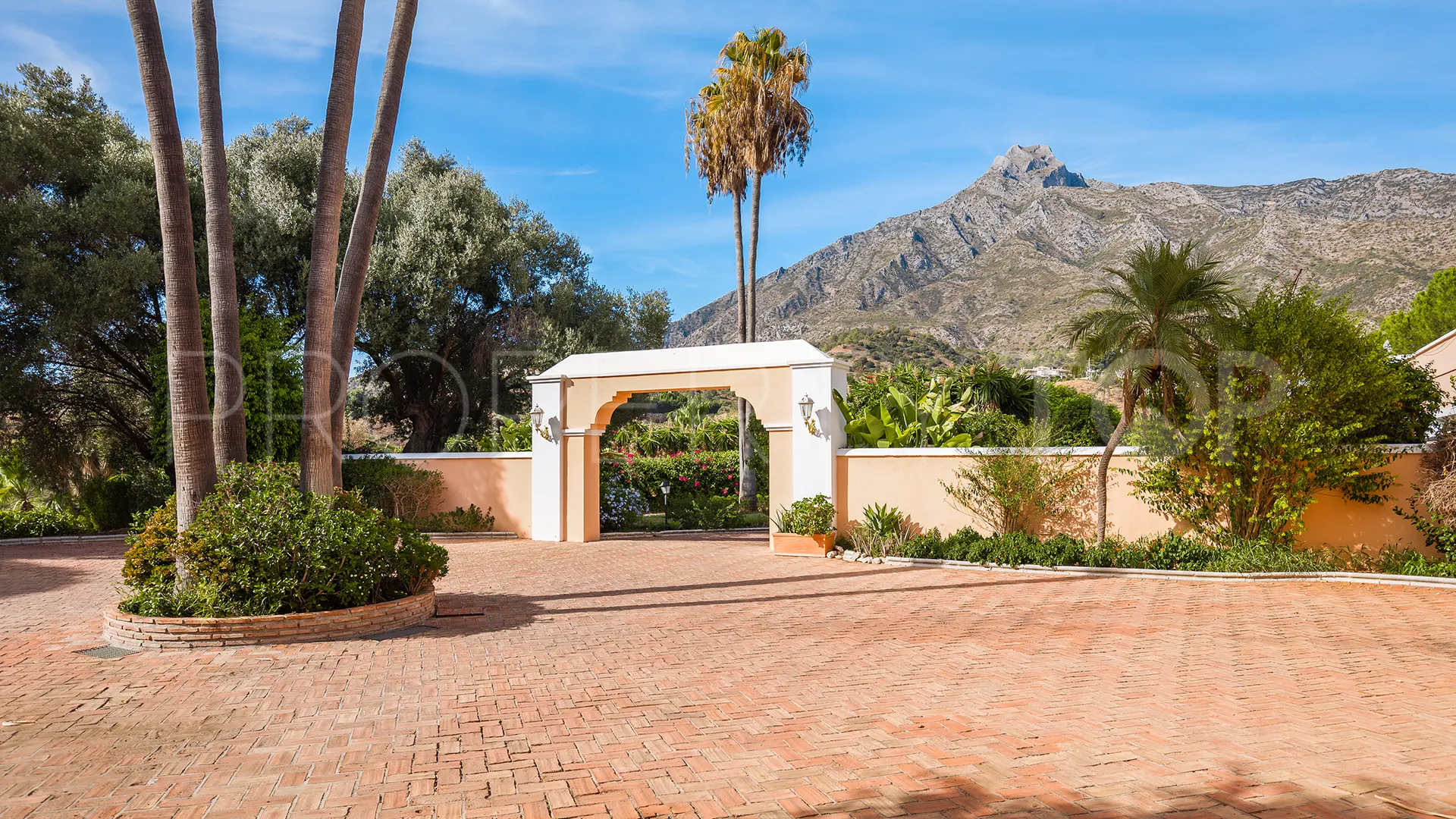 For sale villa in La Capellania with 20 bedrooms