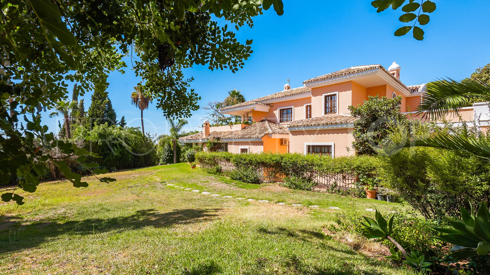For sale villa in La Capellania with 20 bedrooms