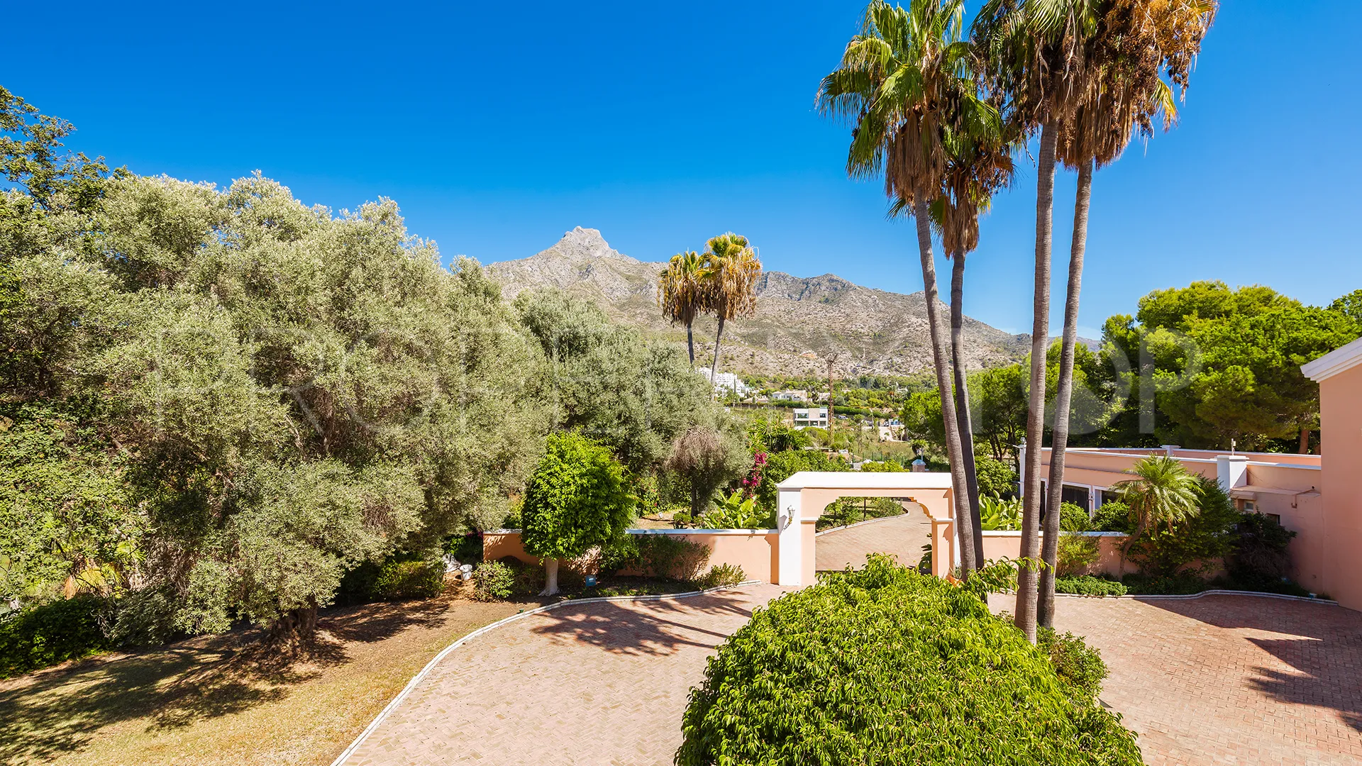 For sale villa in La Capellania with 20 bedrooms