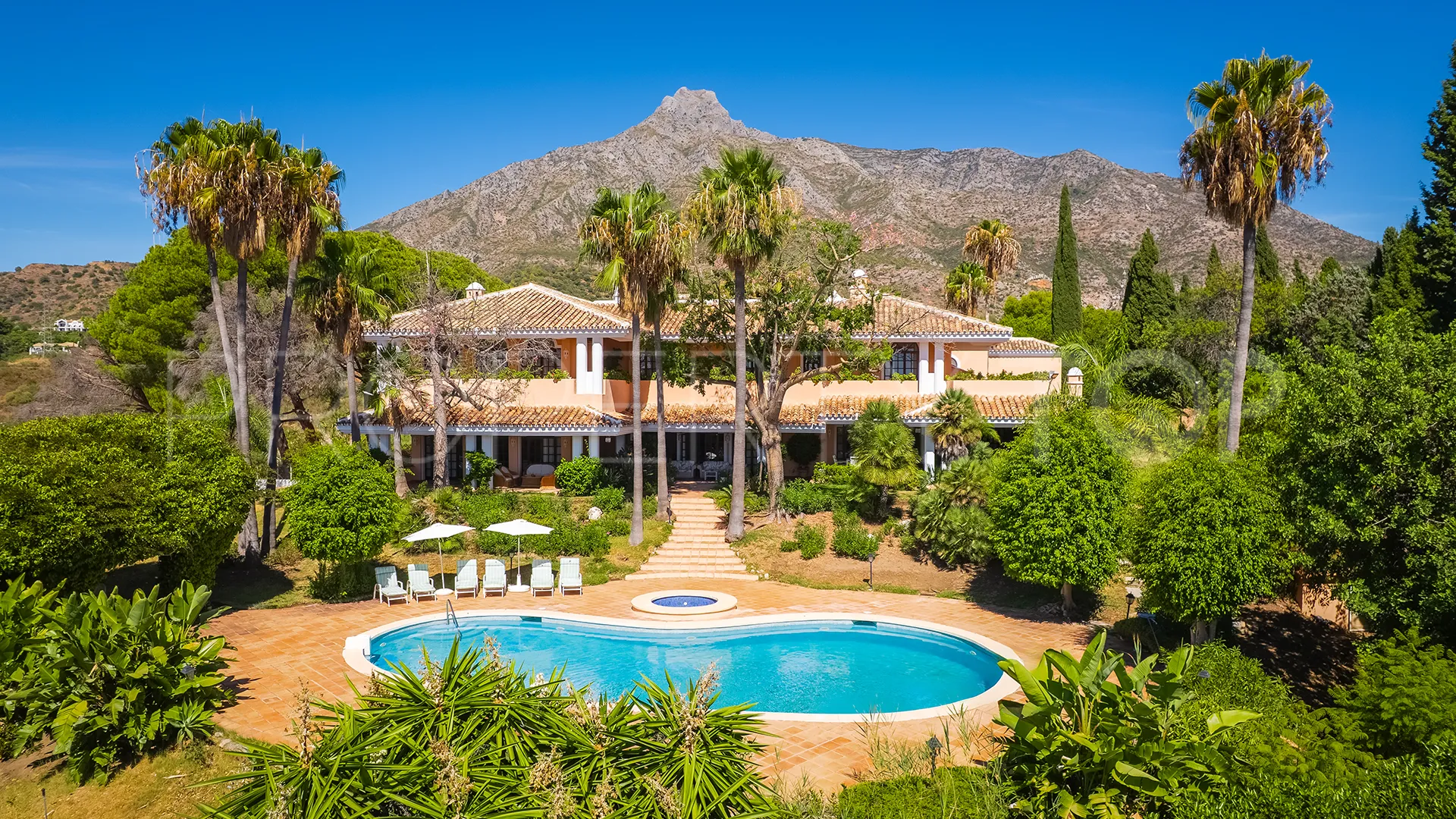 For sale villa in La Capellania with 20 bedrooms