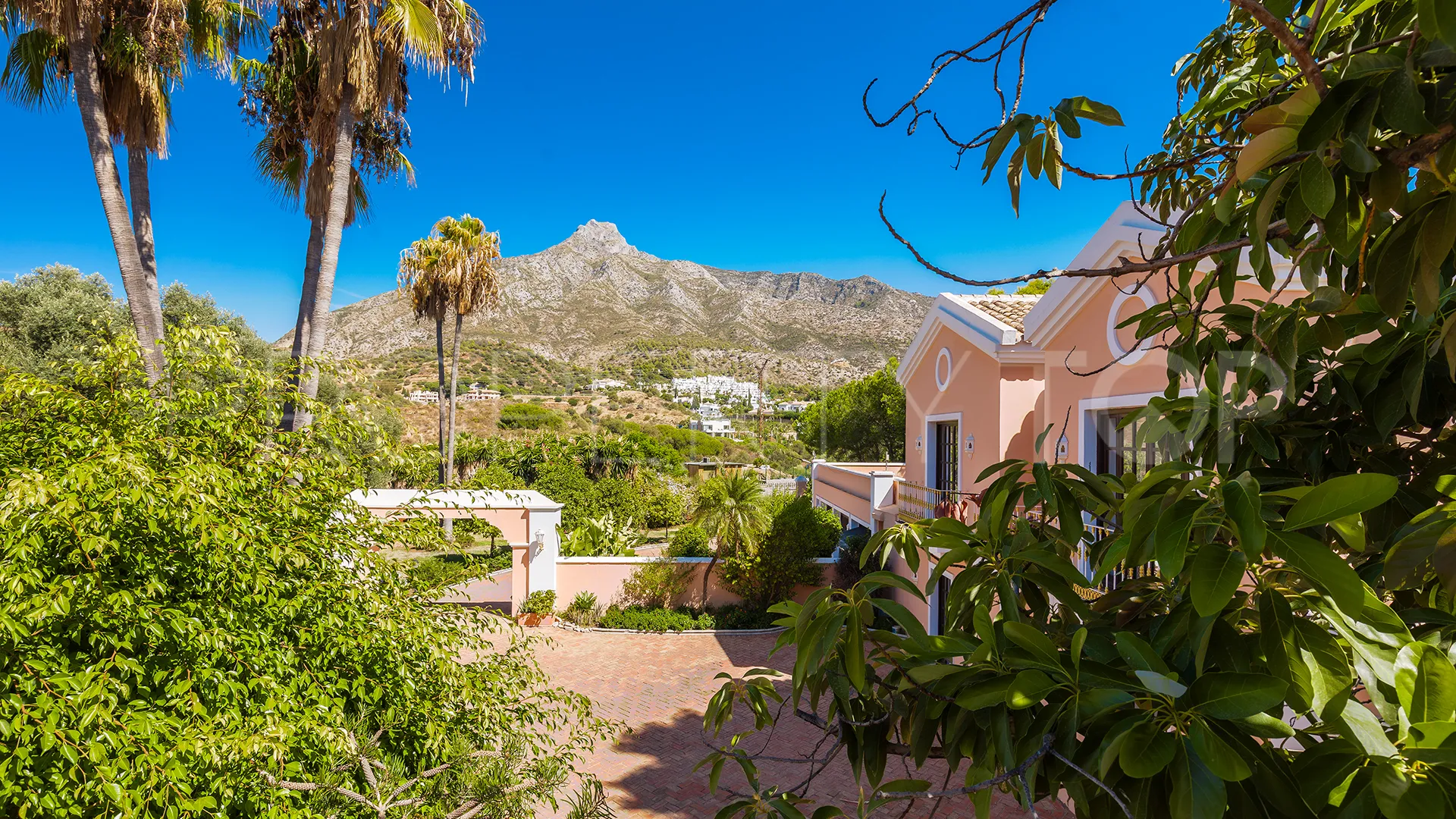 For sale villa in La Capellania with 20 bedrooms