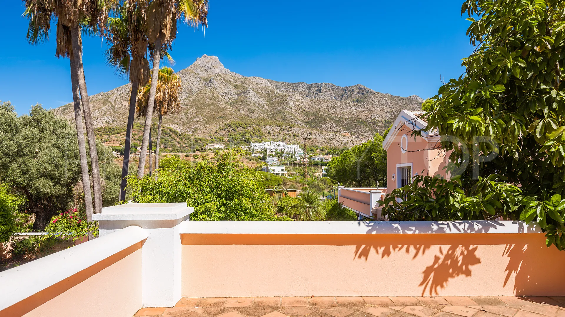 For sale villa in La Capellania with 20 bedrooms