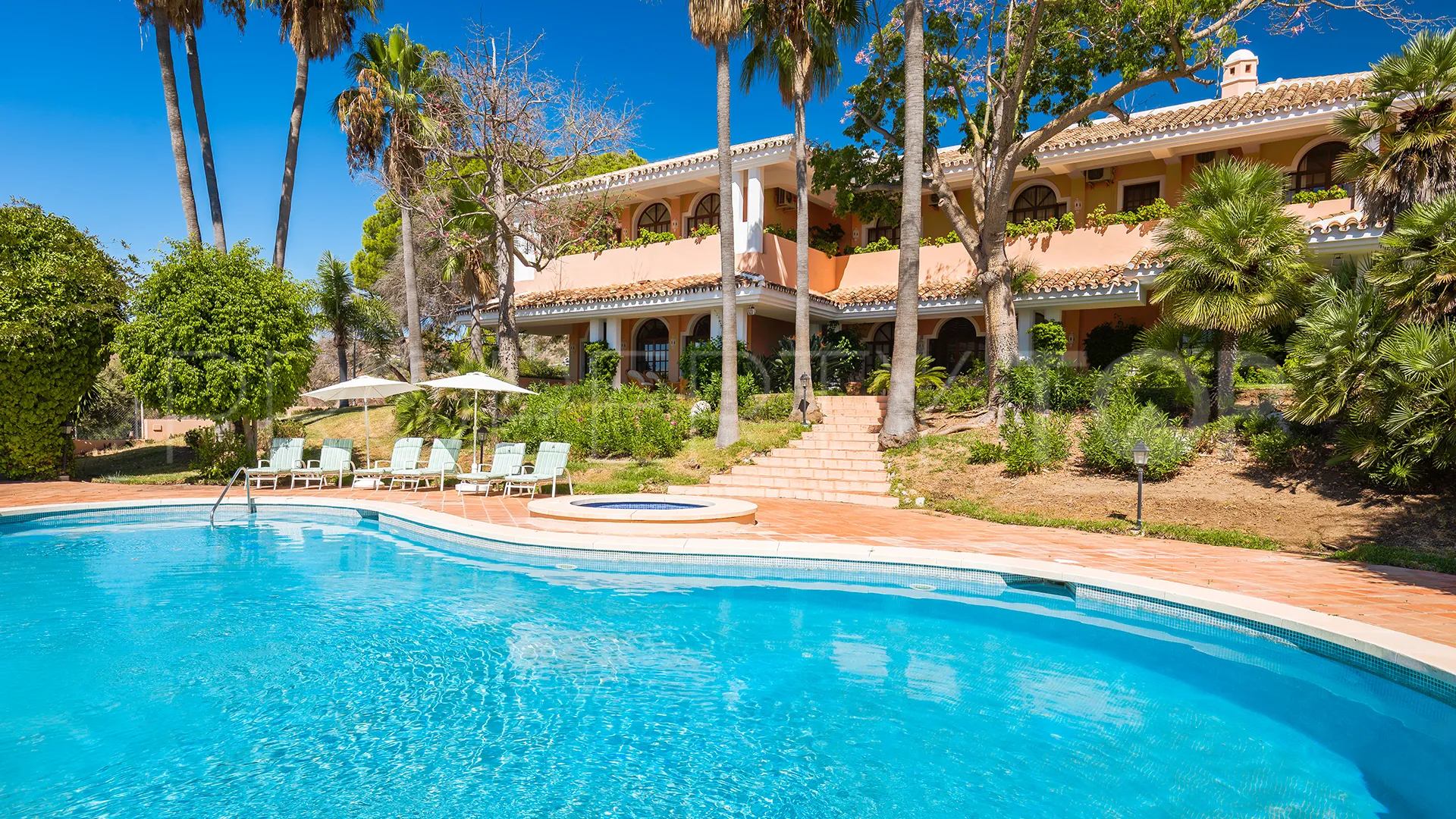 For sale villa in La Capellania with 20 bedrooms