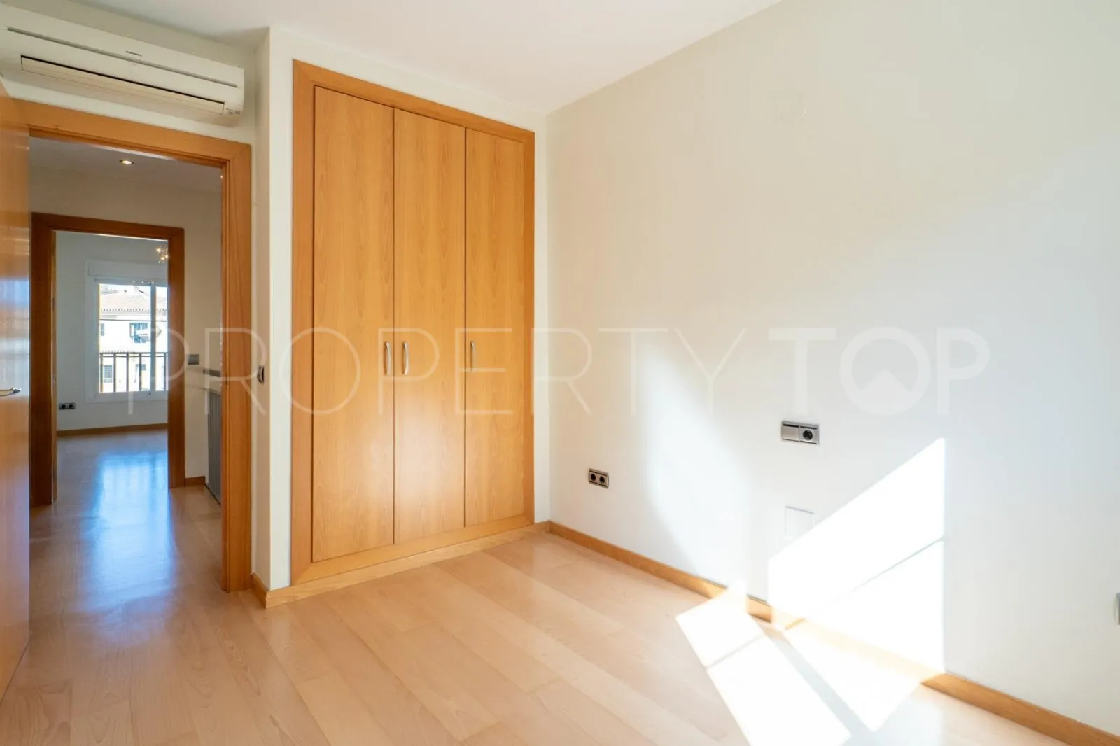 Buy town house in Los Pacos with 4 bedrooms