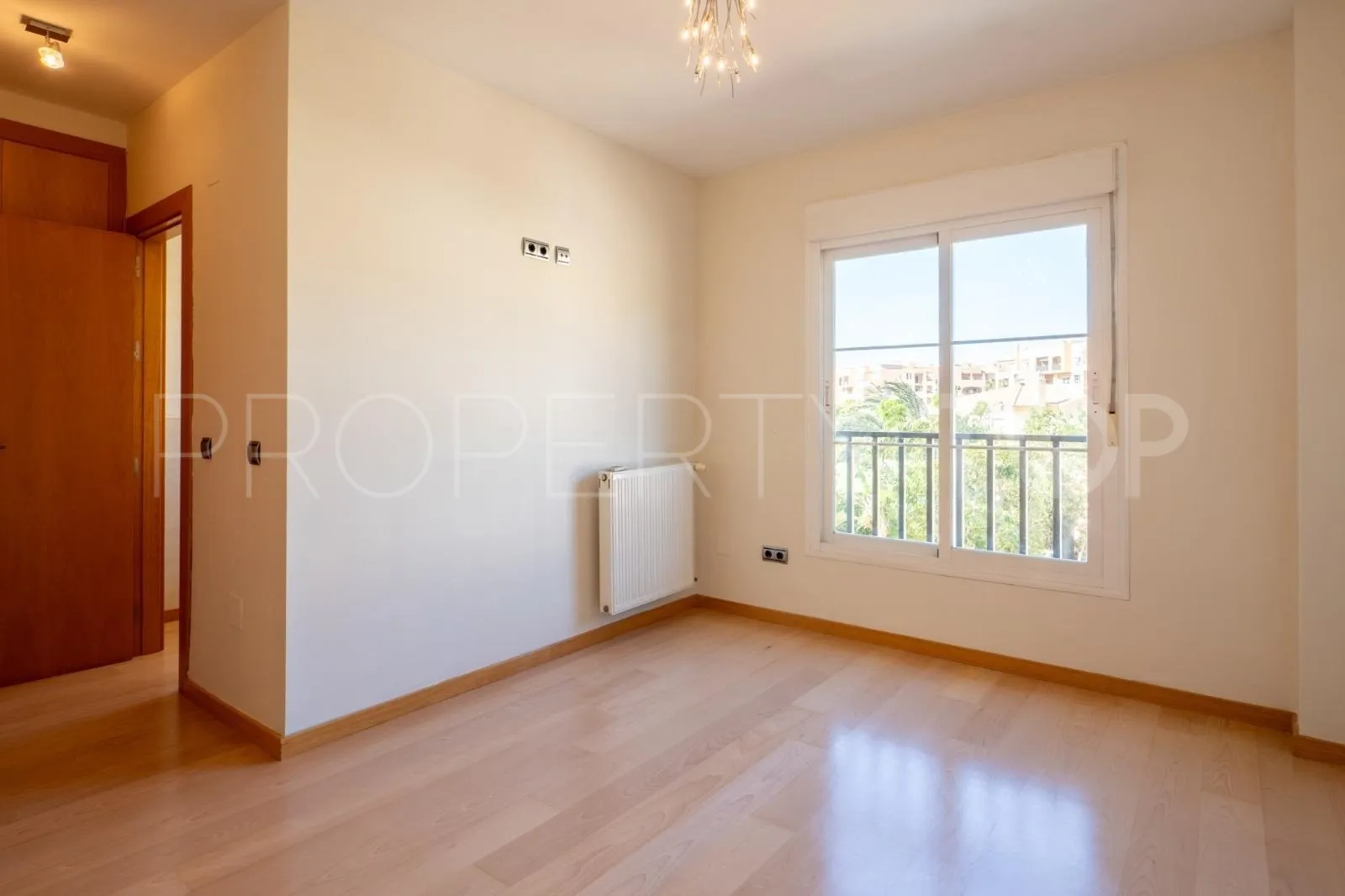 Buy town house in Los Pacos with 4 bedrooms