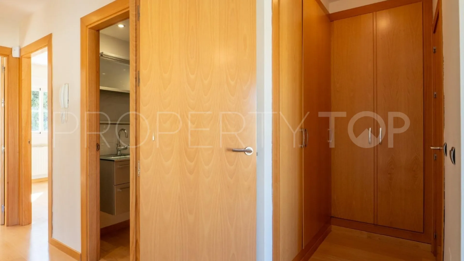 Buy town house in Los Pacos with 4 bedrooms