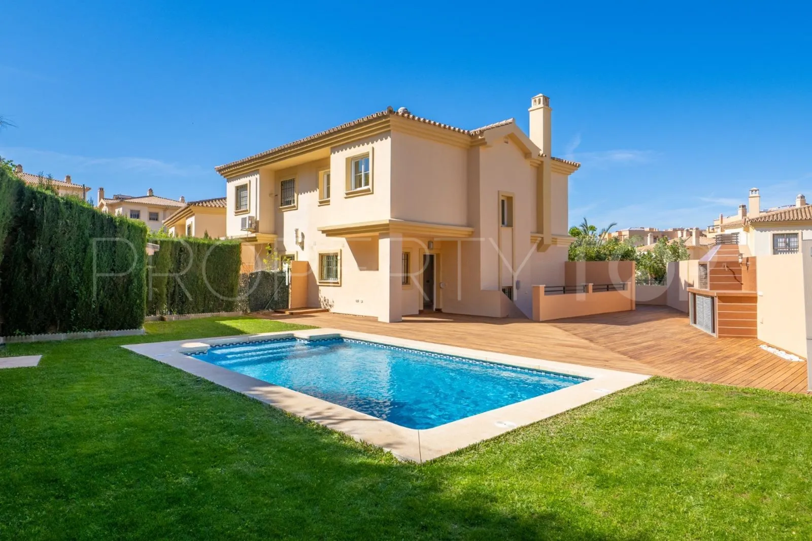 Buy town house in Los Pacos with 4 bedrooms