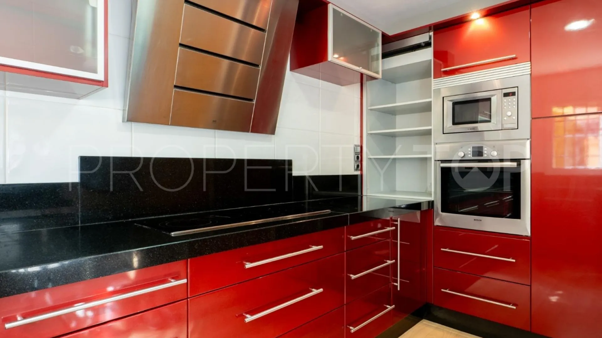 Buy town house in Los Pacos with 4 bedrooms