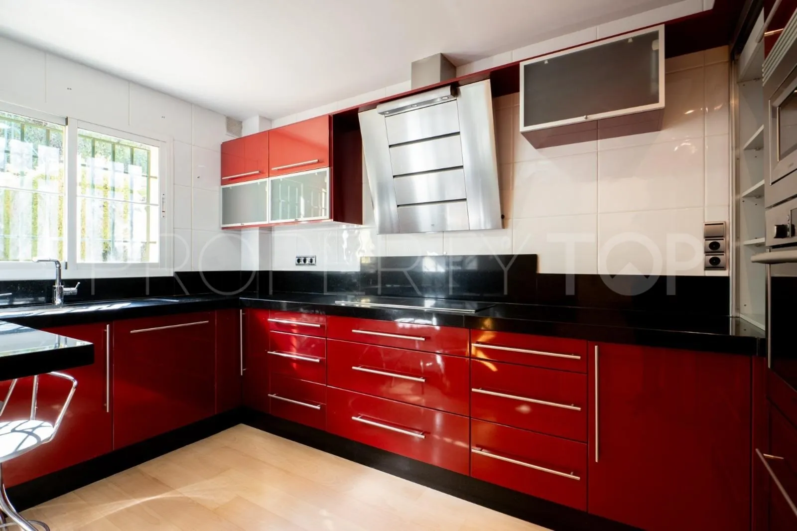 Buy town house in Los Pacos with 4 bedrooms