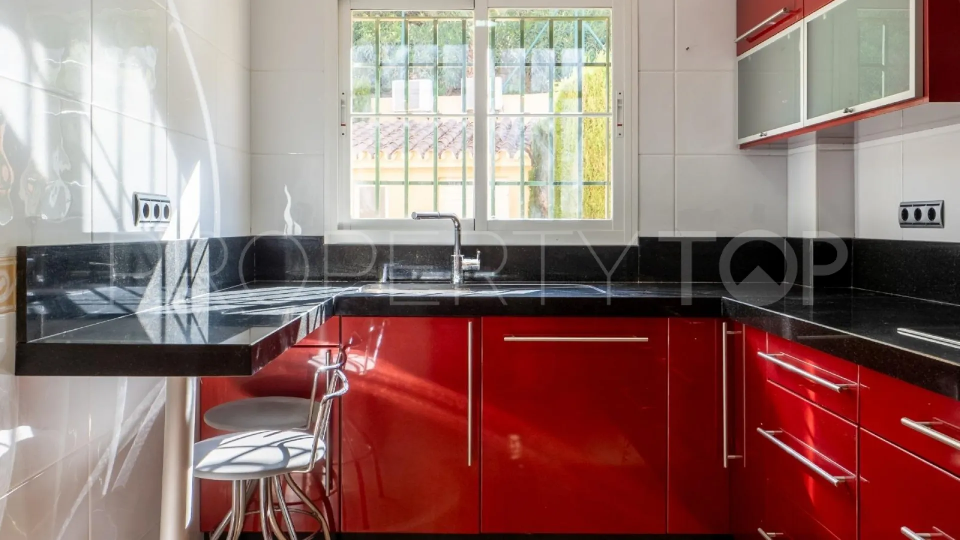 Buy town house in Los Pacos with 4 bedrooms