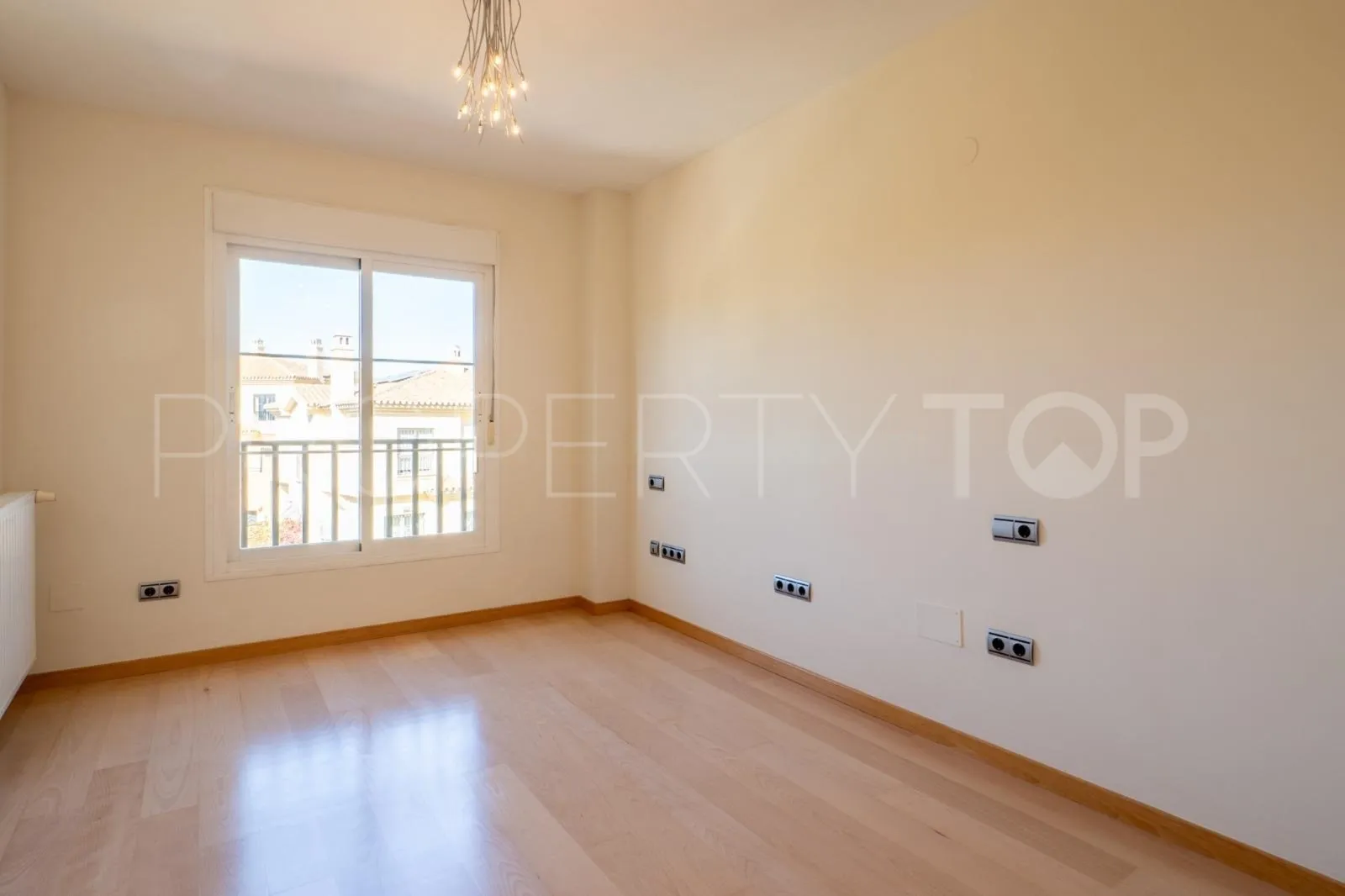 Buy town house in Los Pacos with 4 bedrooms