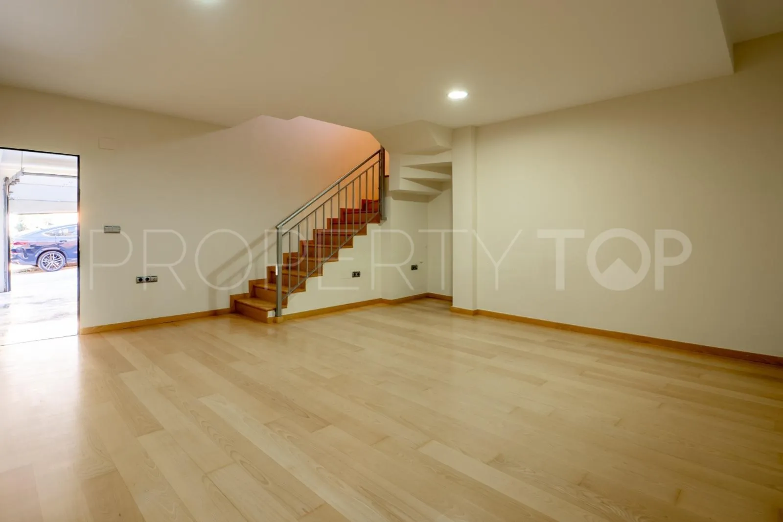 Buy town house in Los Pacos with 4 bedrooms
