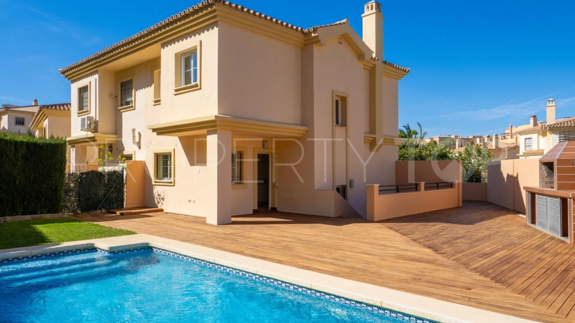 Buy town house in Los Pacos with 4 bedrooms