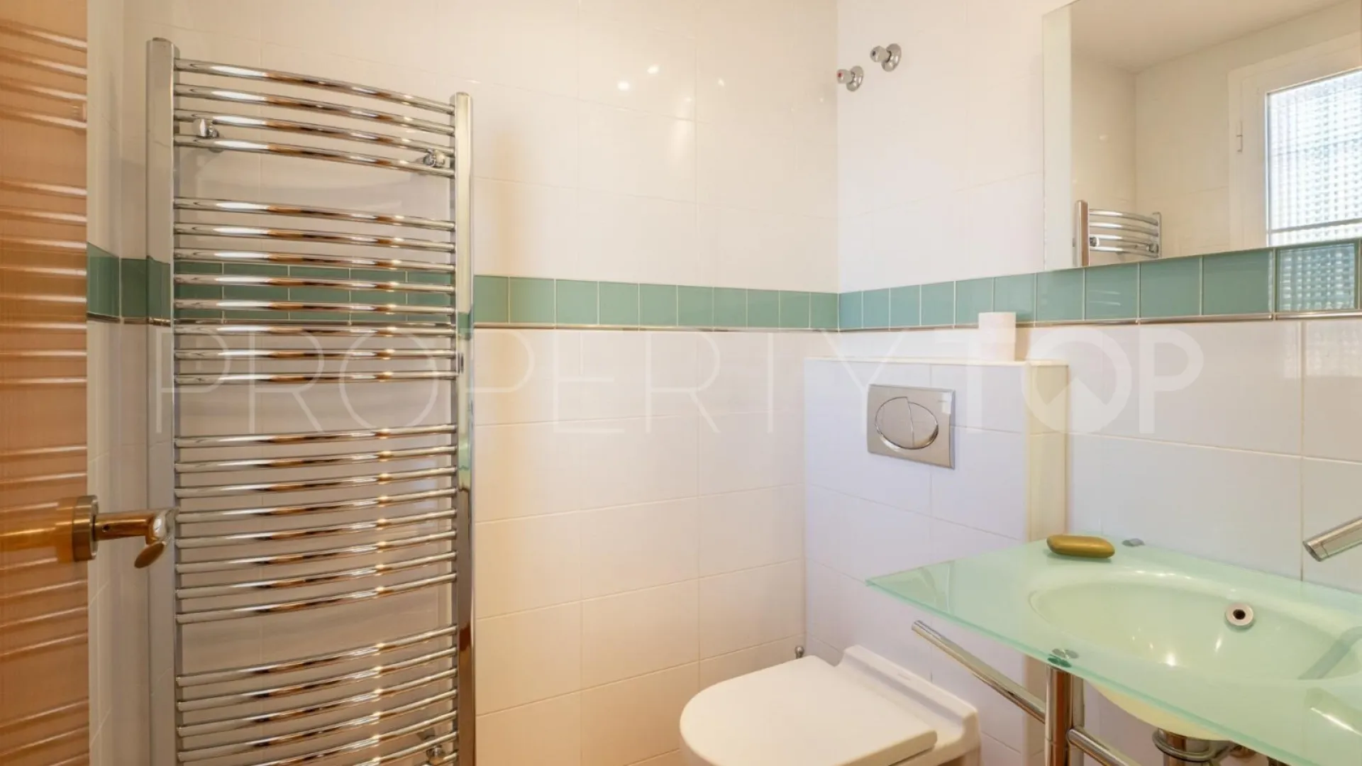 Buy town house in Los Pacos with 4 bedrooms