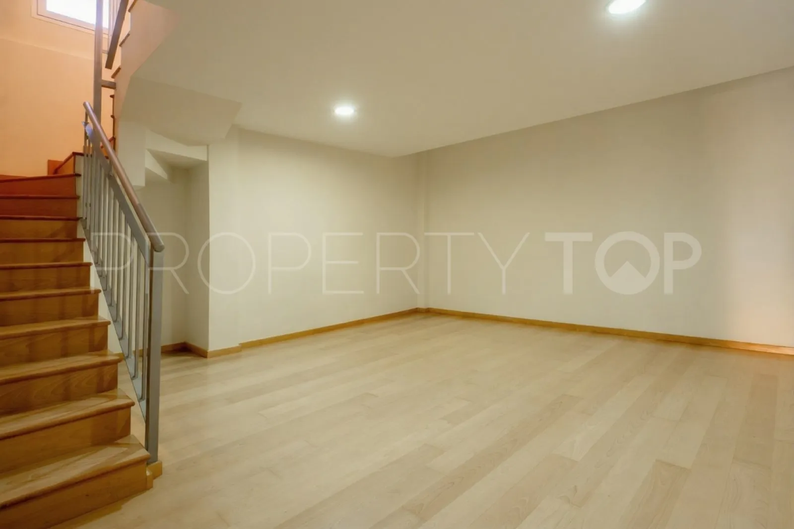 Buy town house in Los Pacos with 4 bedrooms