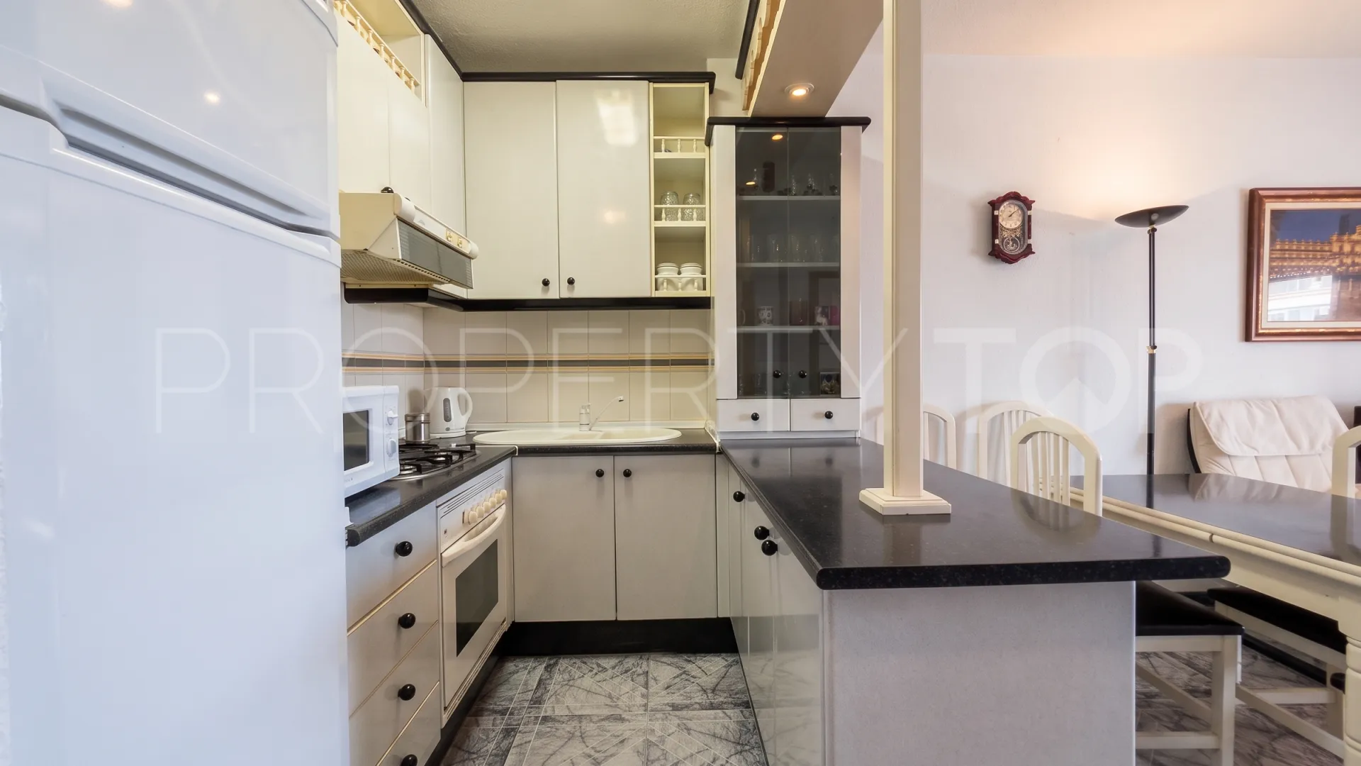 Apartment for sale in Marbella Centro with 1 bedroom