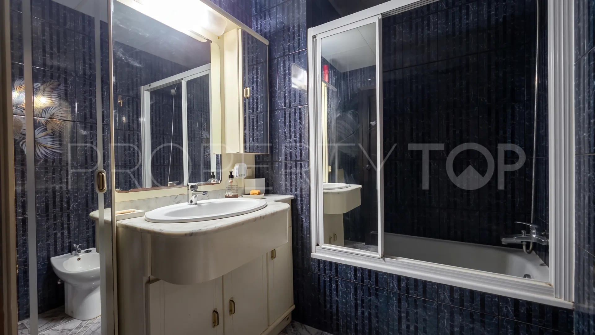 Apartment for sale in Marbella Centro with 1 bedroom