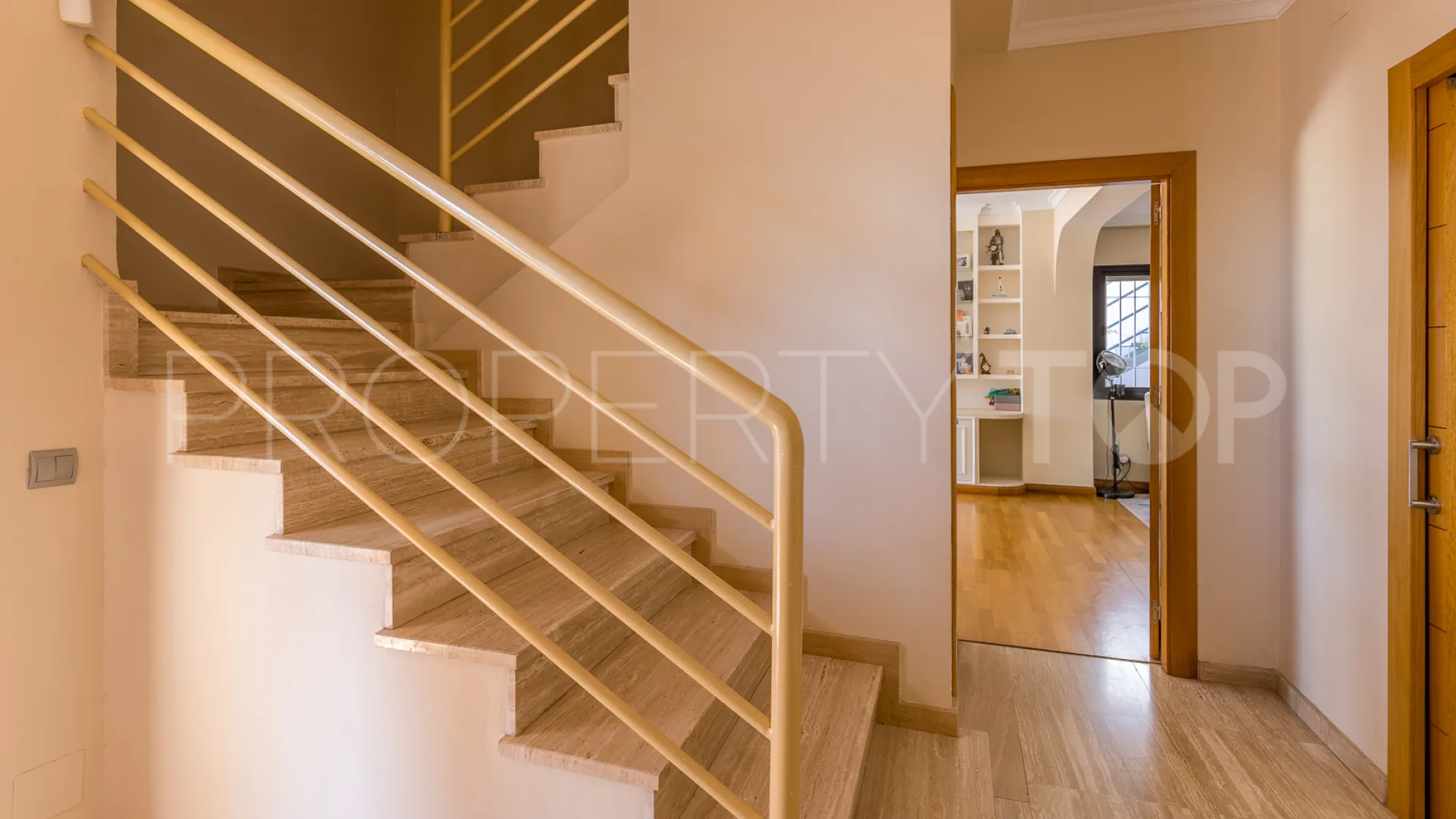 For sale villa with 6 bedrooms in Cerrado Calderón - El Morlaco