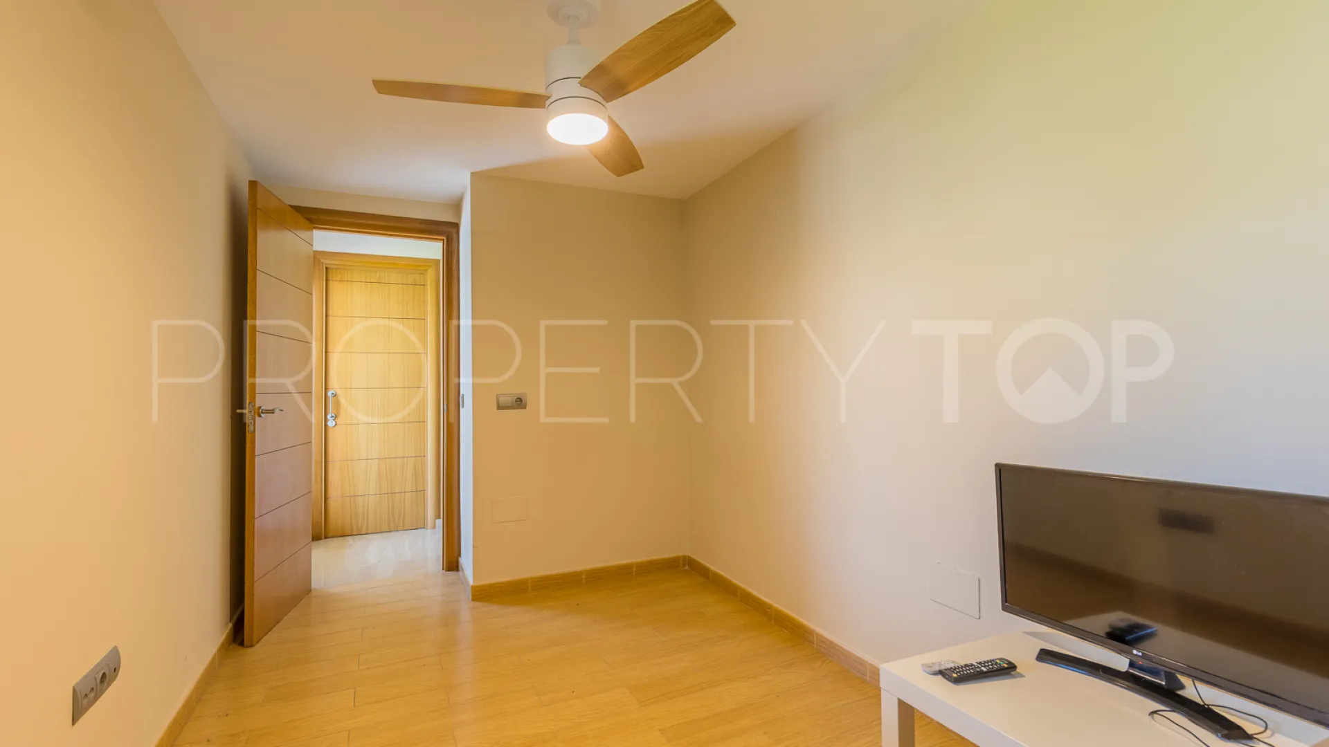 For sale villa with 6 bedrooms in Cerrado Calderón - El Morlaco