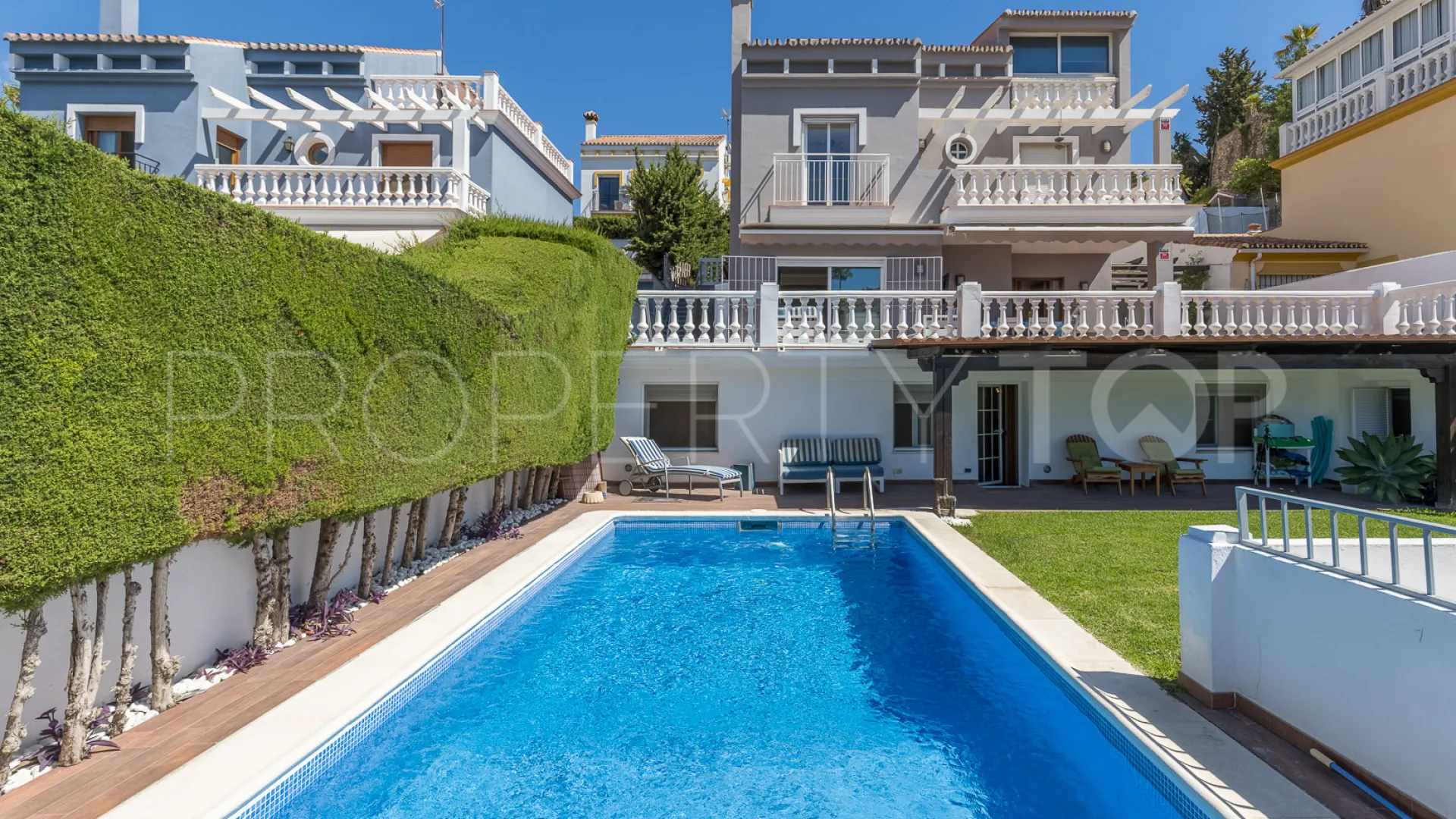For sale villa with 6 bedrooms in Cerrado Calderón - El Morlaco