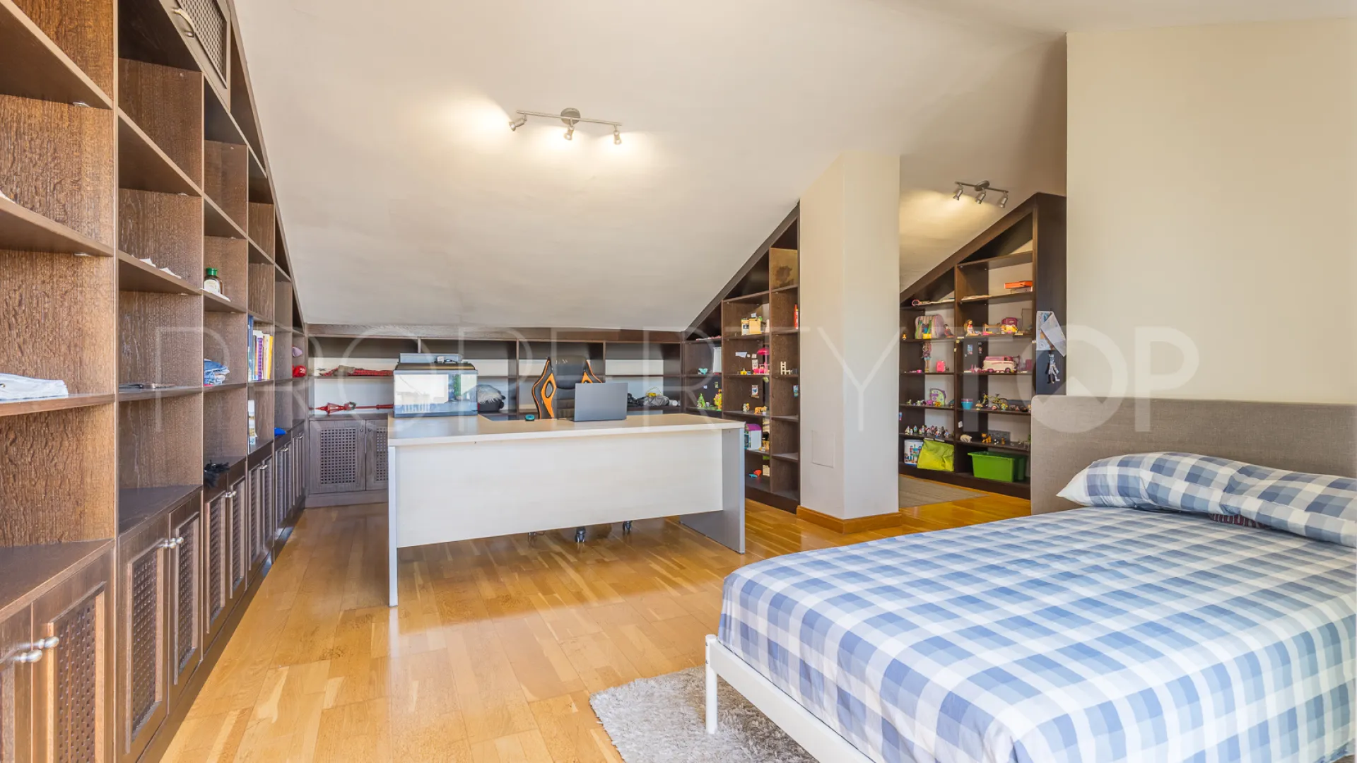 For sale villa with 6 bedrooms in Cerrado Calderón - El Morlaco
