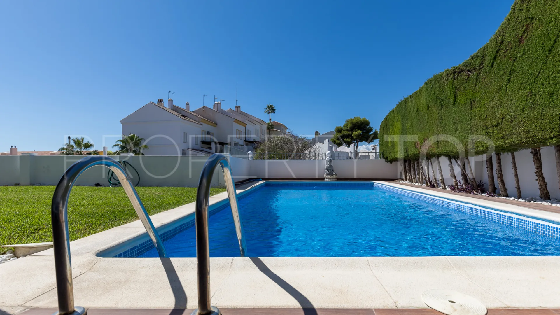 For sale villa with 6 bedrooms in Cerrado Calderón - El Morlaco