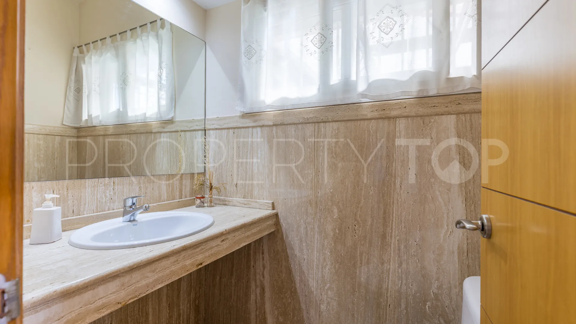 For sale villa with 6 bedrooms in Cerrado Calderón - El Morlaco